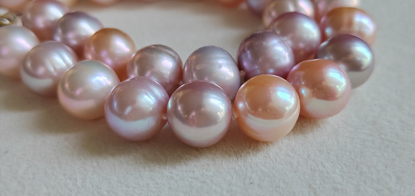 'Rainbow' necklace 10.8-13mm Genuine freshwater pearls