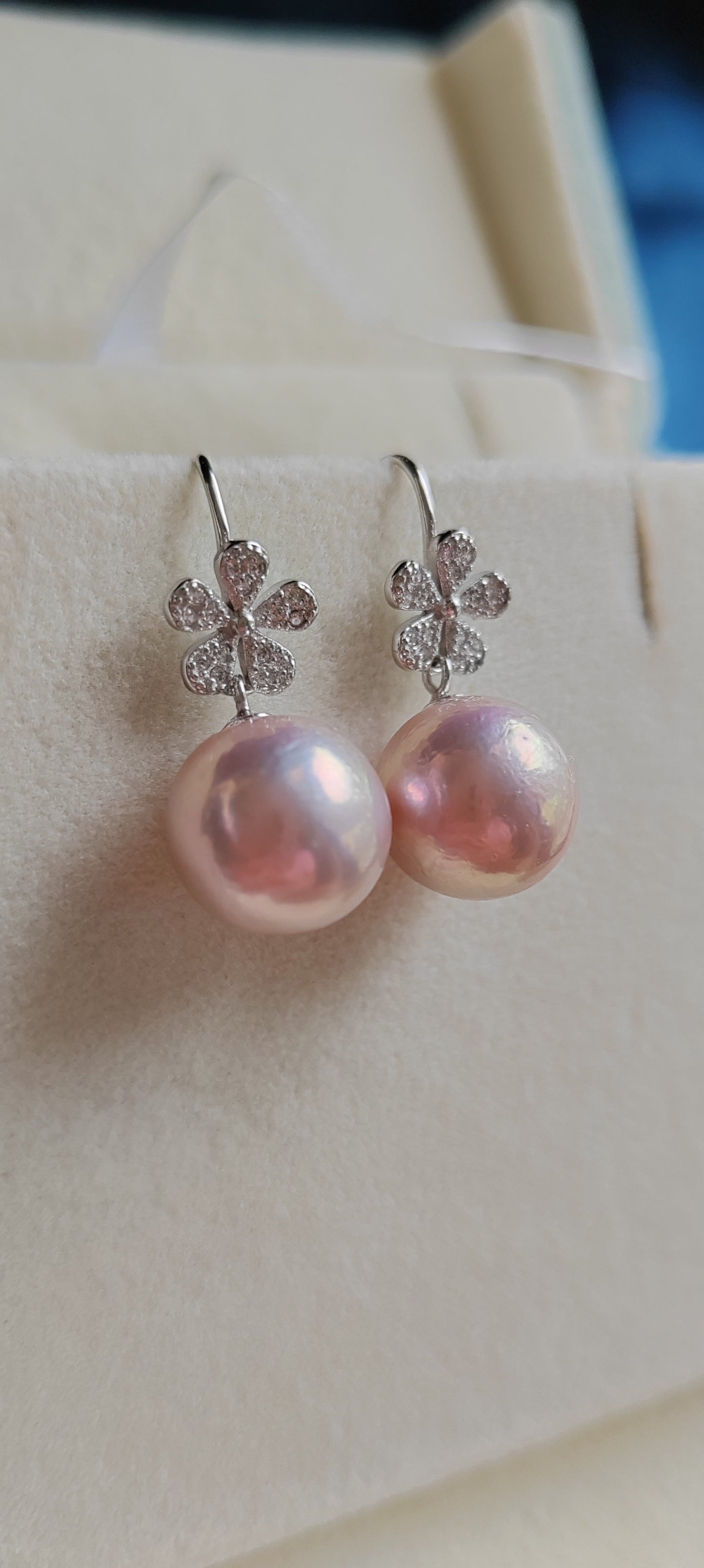 11.4mm Genuine freshwater pearls 'Flowers' earrings