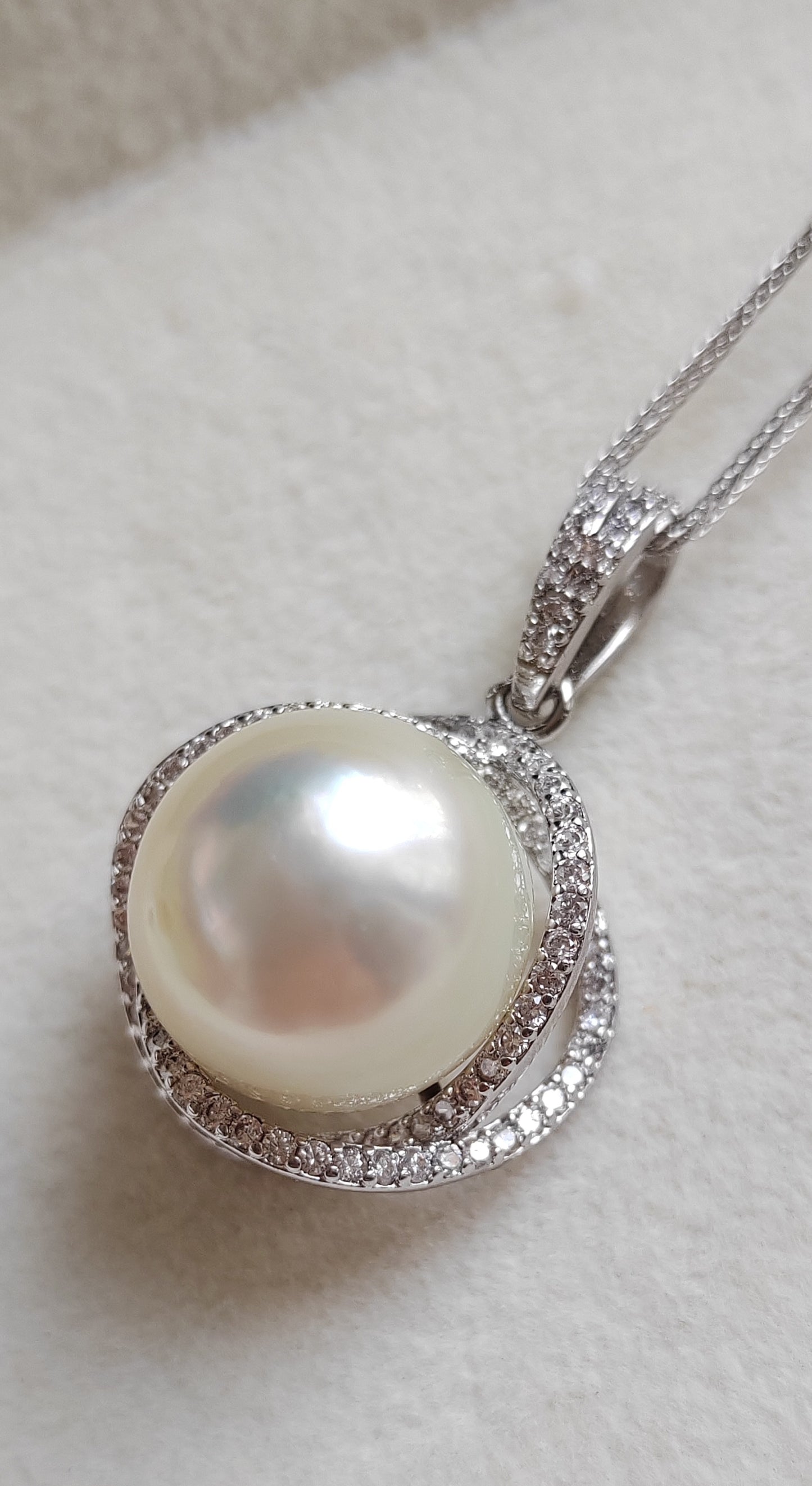 14.1mm Genuine south sea pearl classic pendant