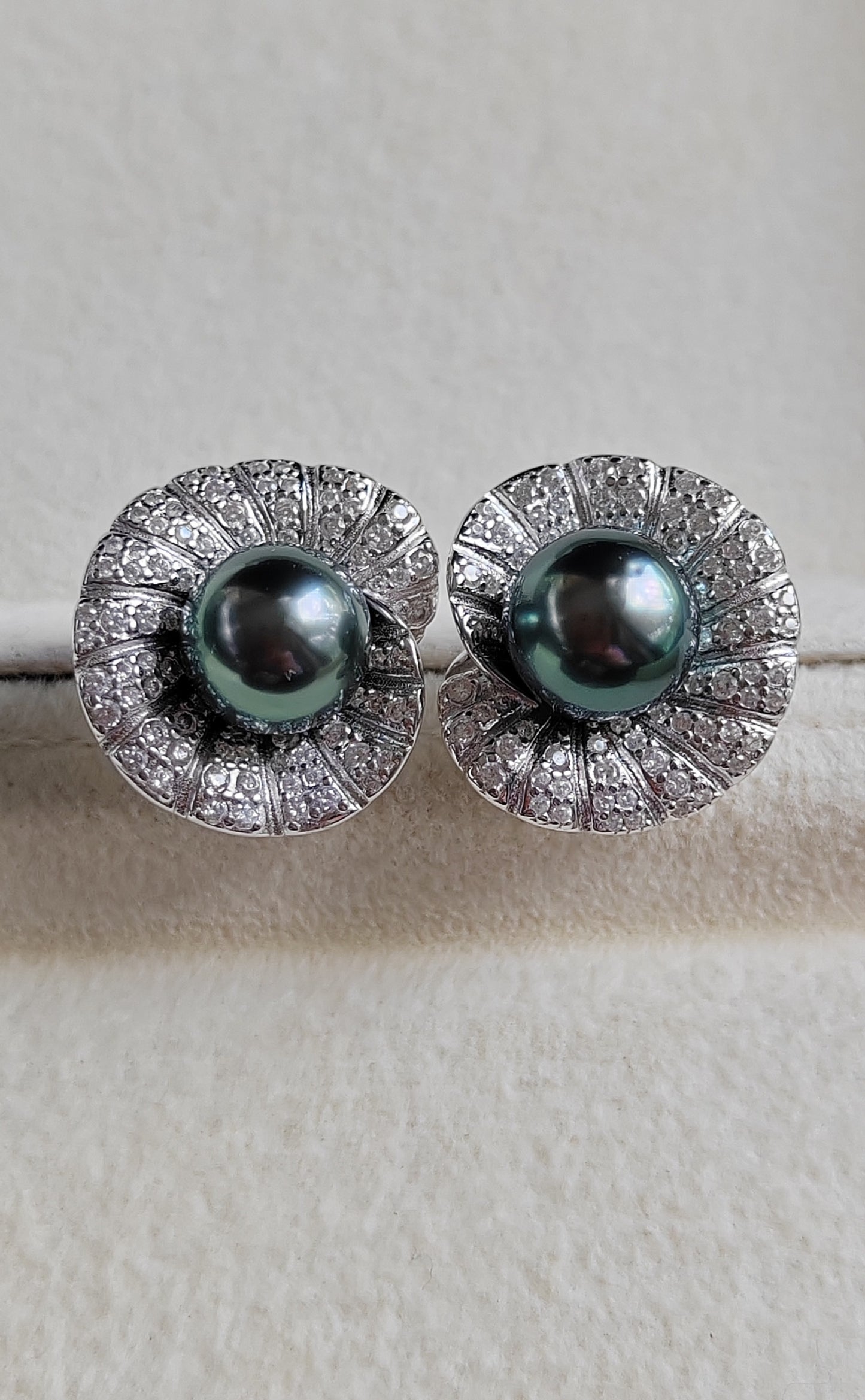 'Green lotus' earrings genuine tahitian south sea pearls 9.1mm