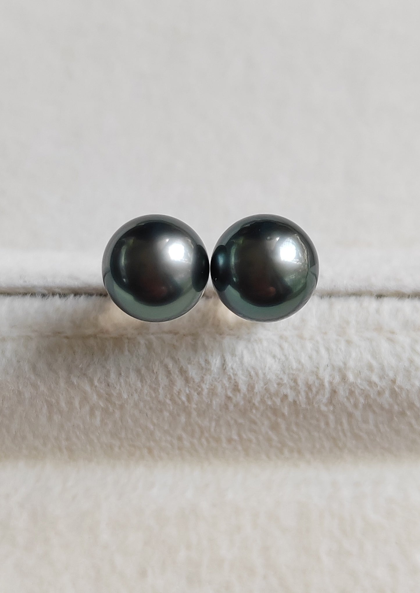 8mm Genuine tahitian south sea pearls 14k gold earrings studs