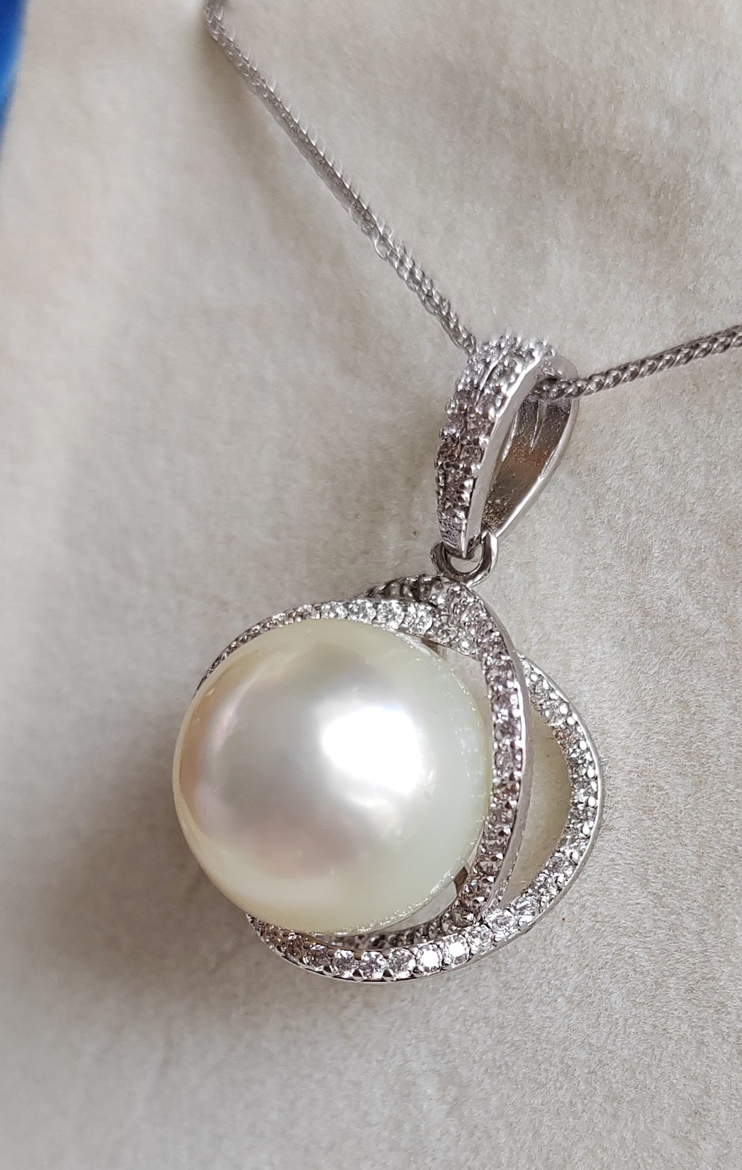 14.1mm Genuine south sea pearl classic pendant