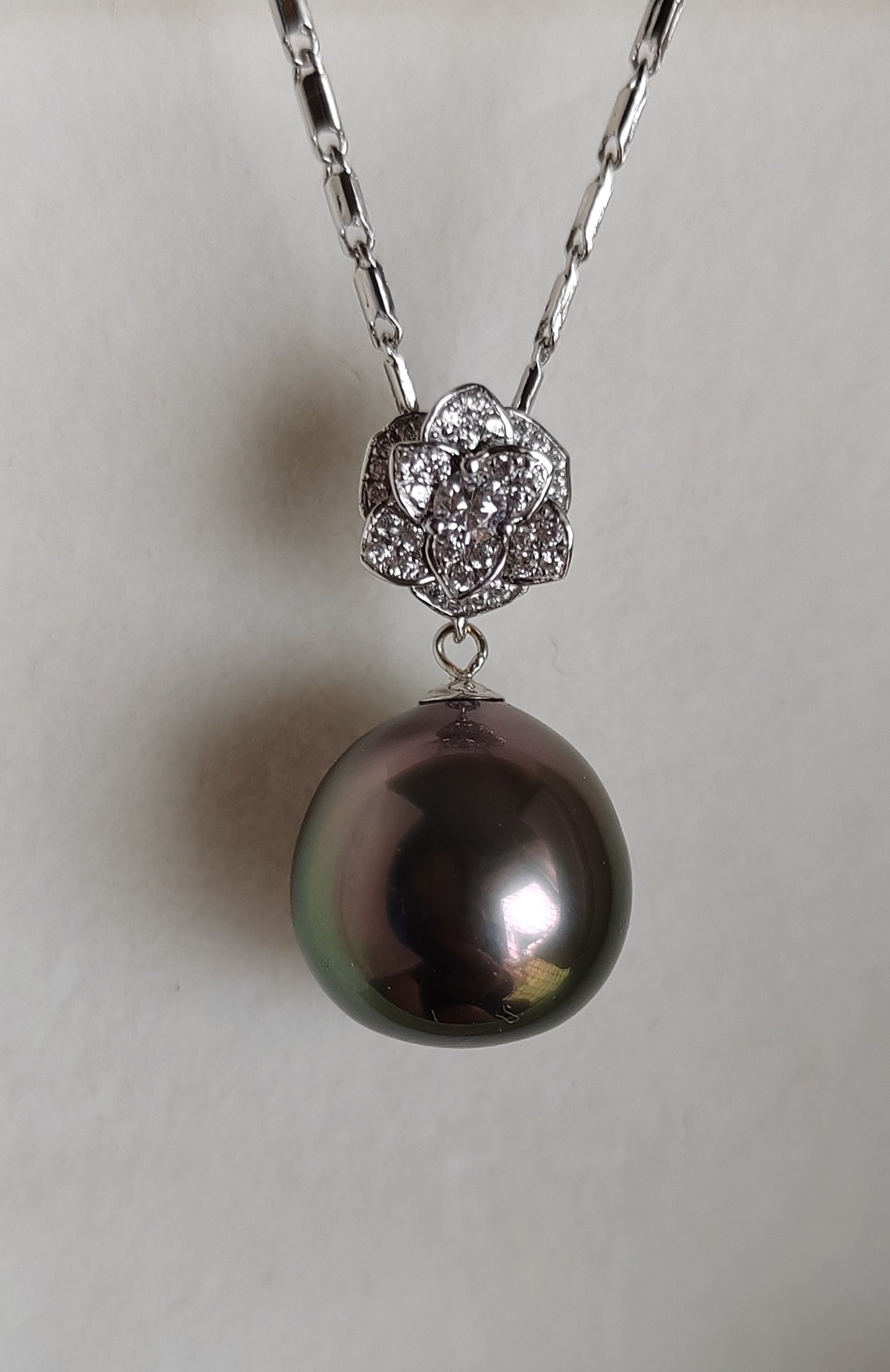 'White Camellia' 18k white gold pendant genuine Mangareva tahitian dea pearl 11.7x12.1mm