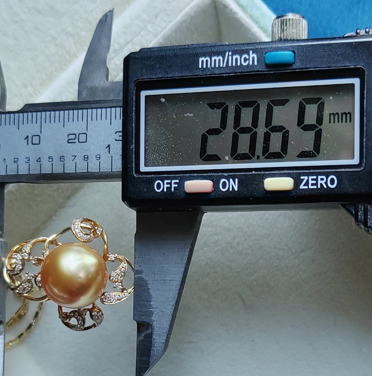 'Rococo' 14k gold pendant genuine golden south sea pearl 12.8mm Round