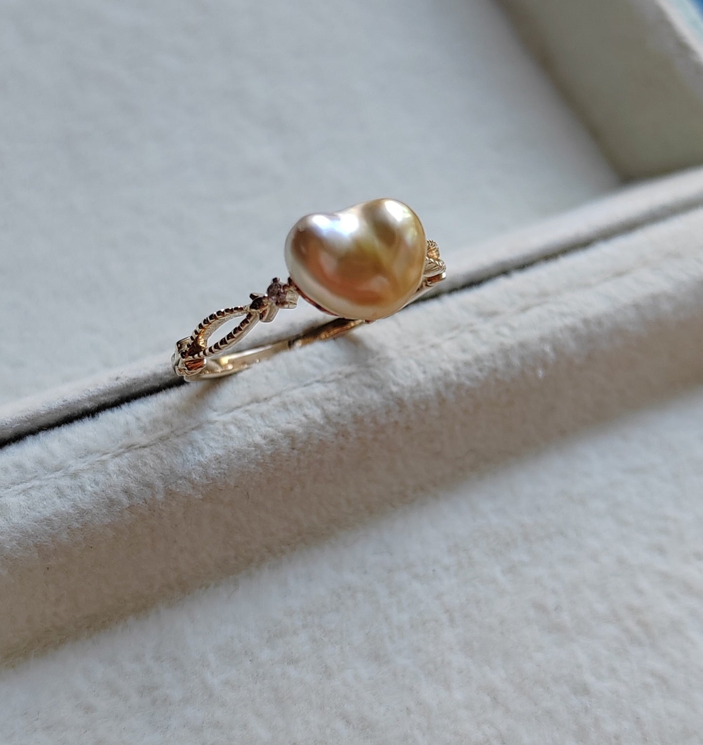 'A golden heart' 14k gold ring genuine golden south sea Keshi pearl 'Wild' 2.6ct