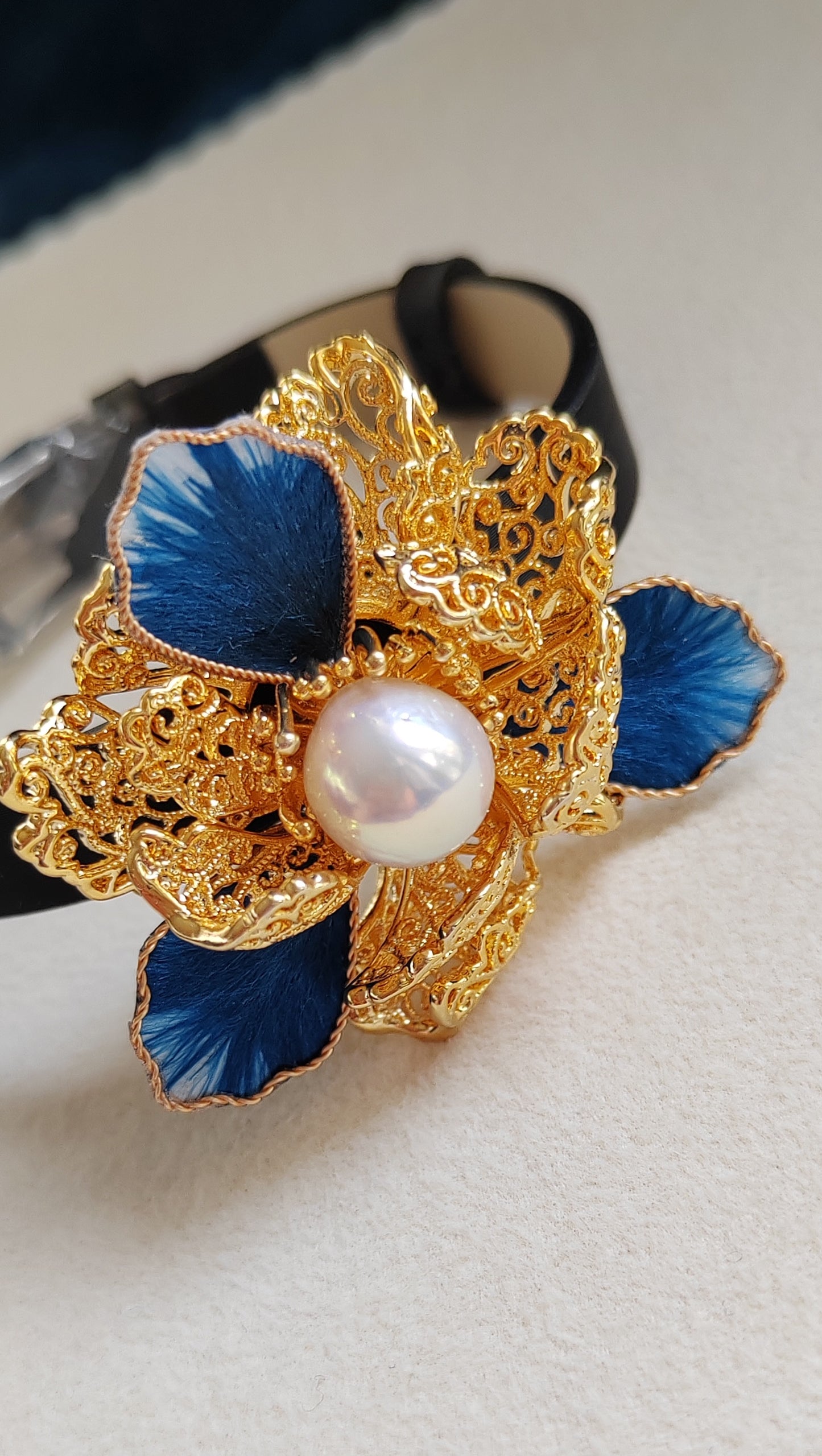 10.1mm Genuine freshwater pearl 'Peony' leather bracelet