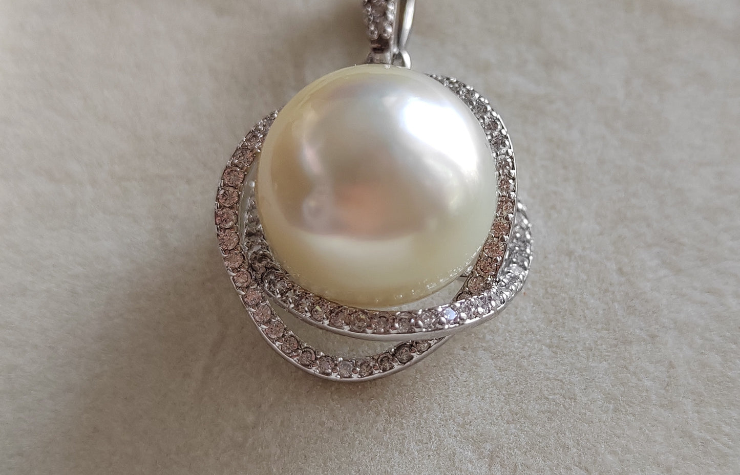 14.1mm Genuine south sea pearl classic pendant