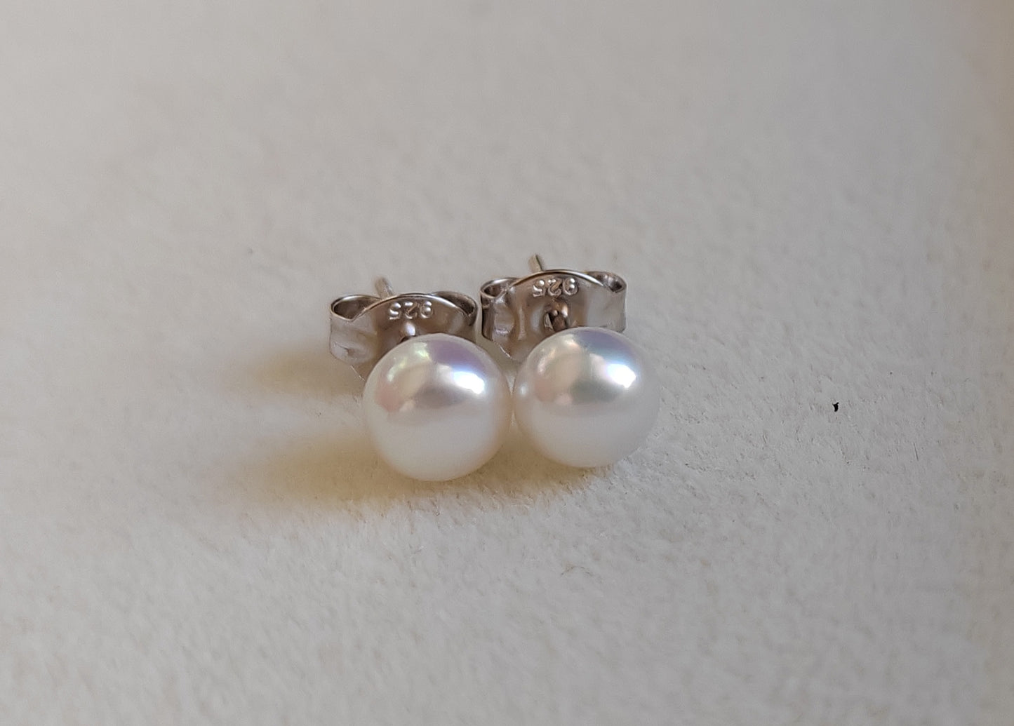5.5-6mm Genuine freshwater pearls Essential earrings studs