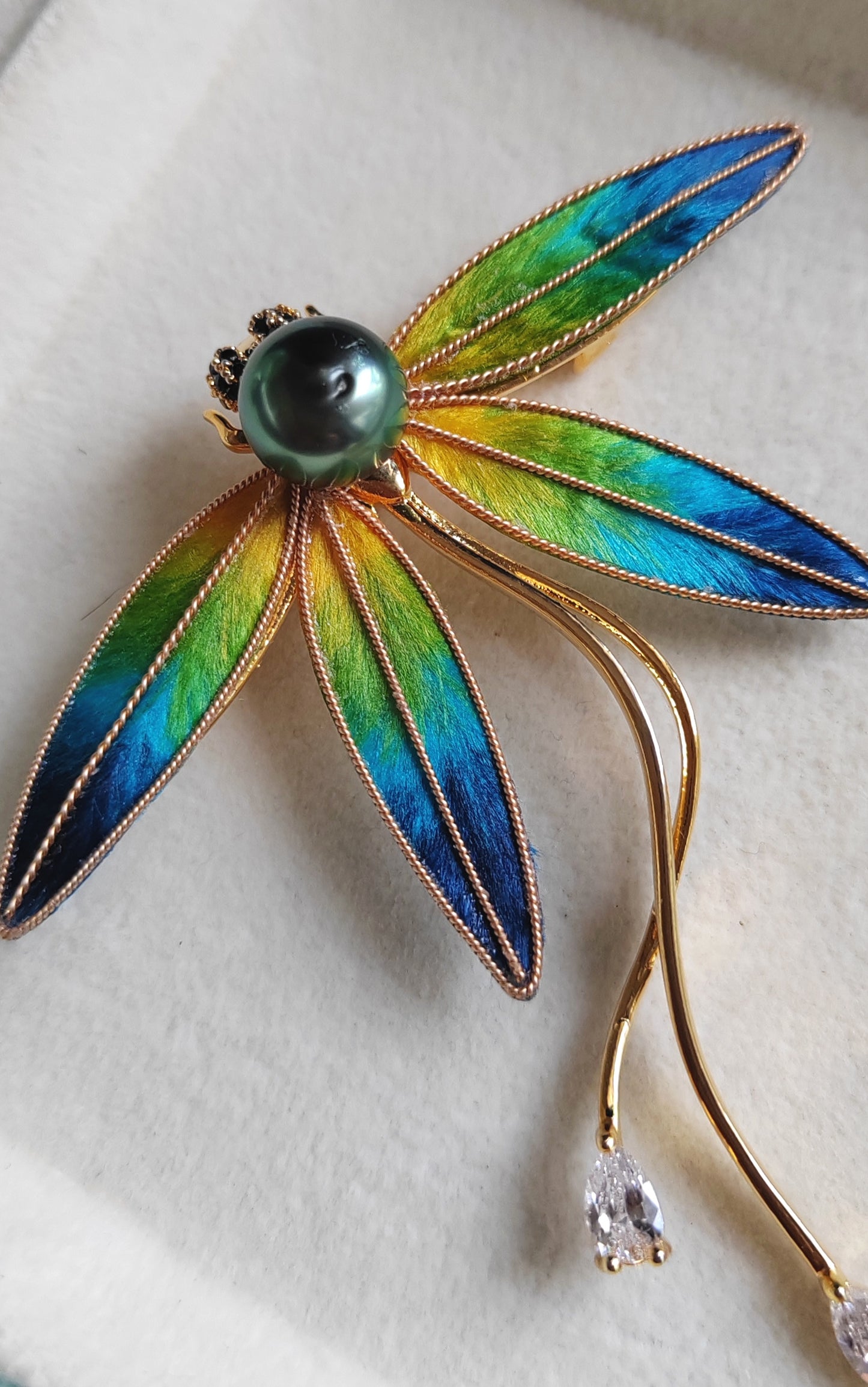 'Dragonfly' Genuine Tahitian sea pearl 9.3mm brooch