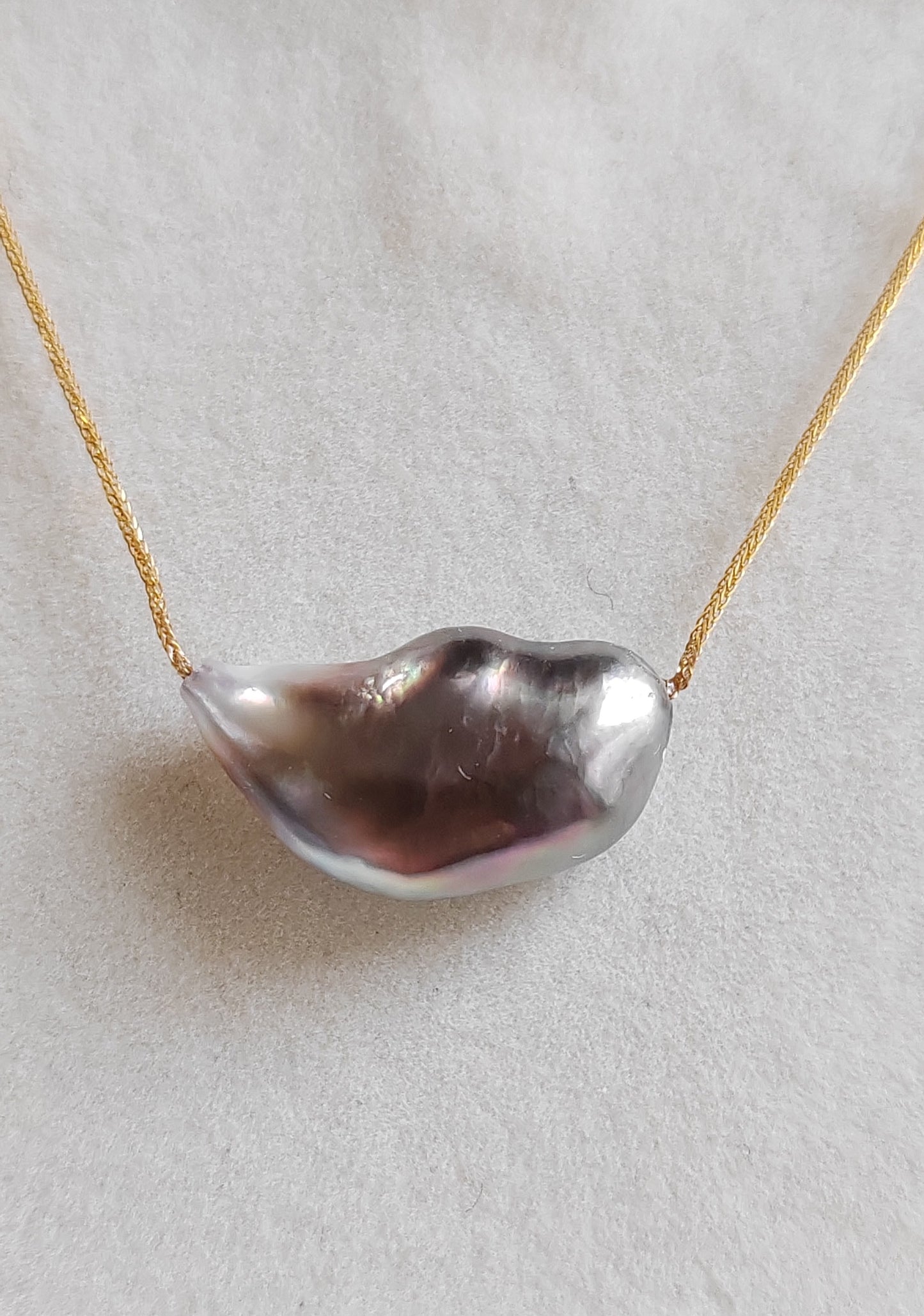 'Nuvole' 18k gold necklace genuine Keshi tahitian south sea pearl timeless elegance