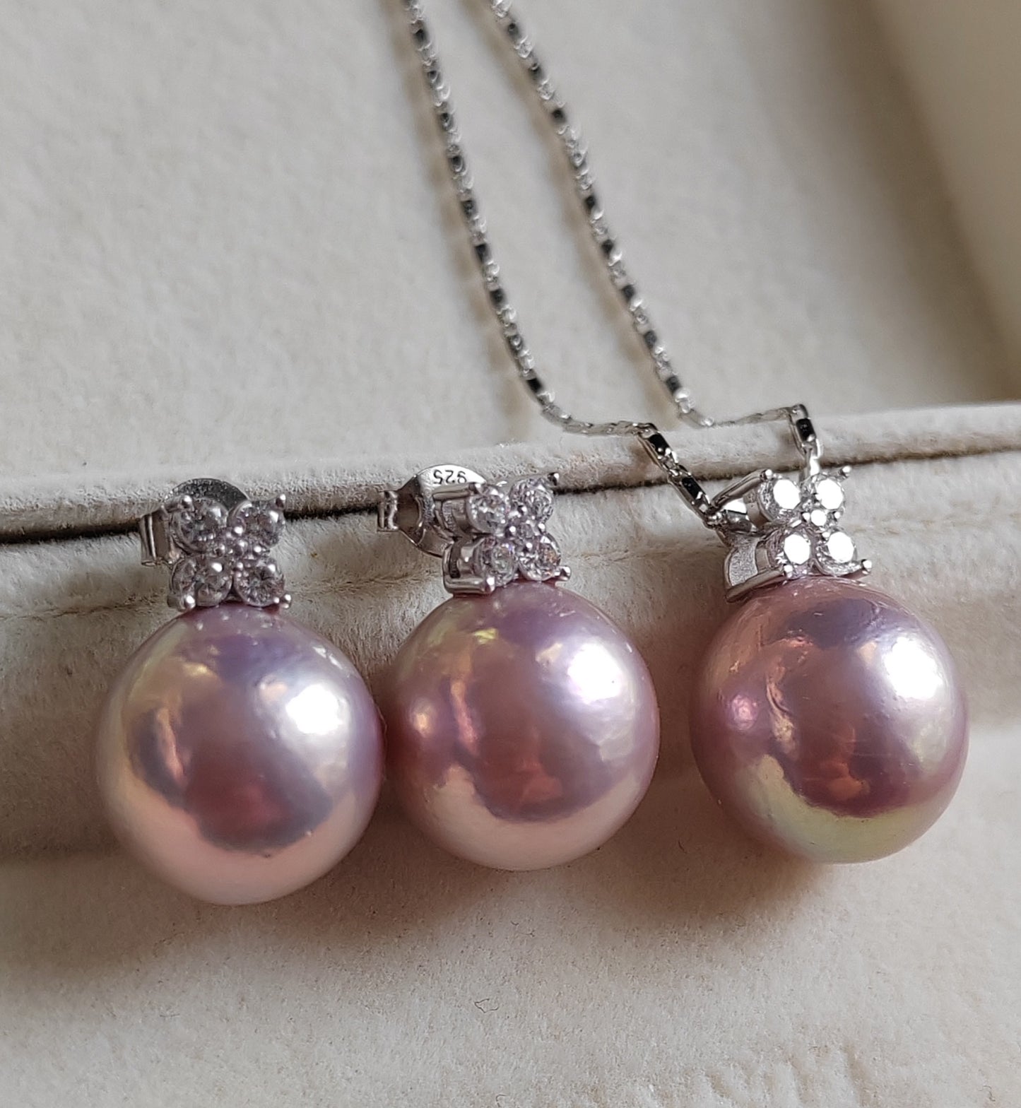 'Silver Clovers' jewelry set Genuine freshwater pearls 13-13.4mm