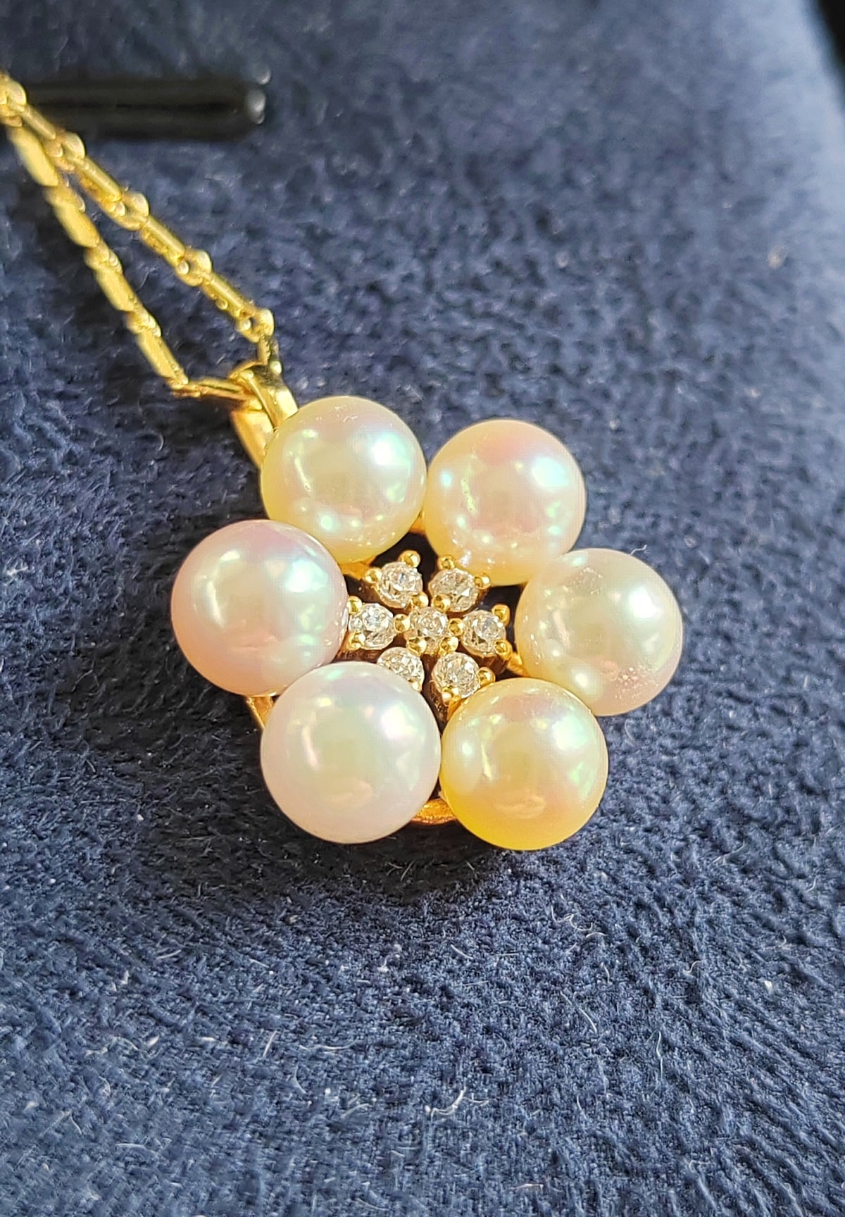 'Pleasure Blossom' 18k gold pendant genuine Japanese akoya pearls