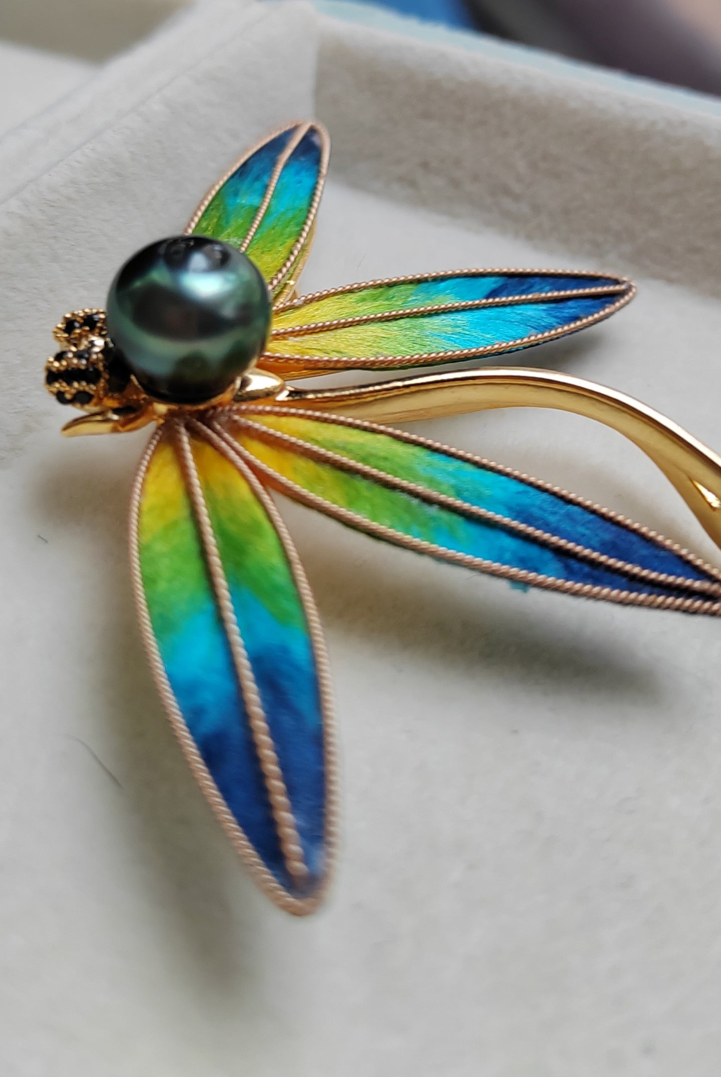 'Dragonfly' Genuine Tahitian sea pearl 9.3mm brooch