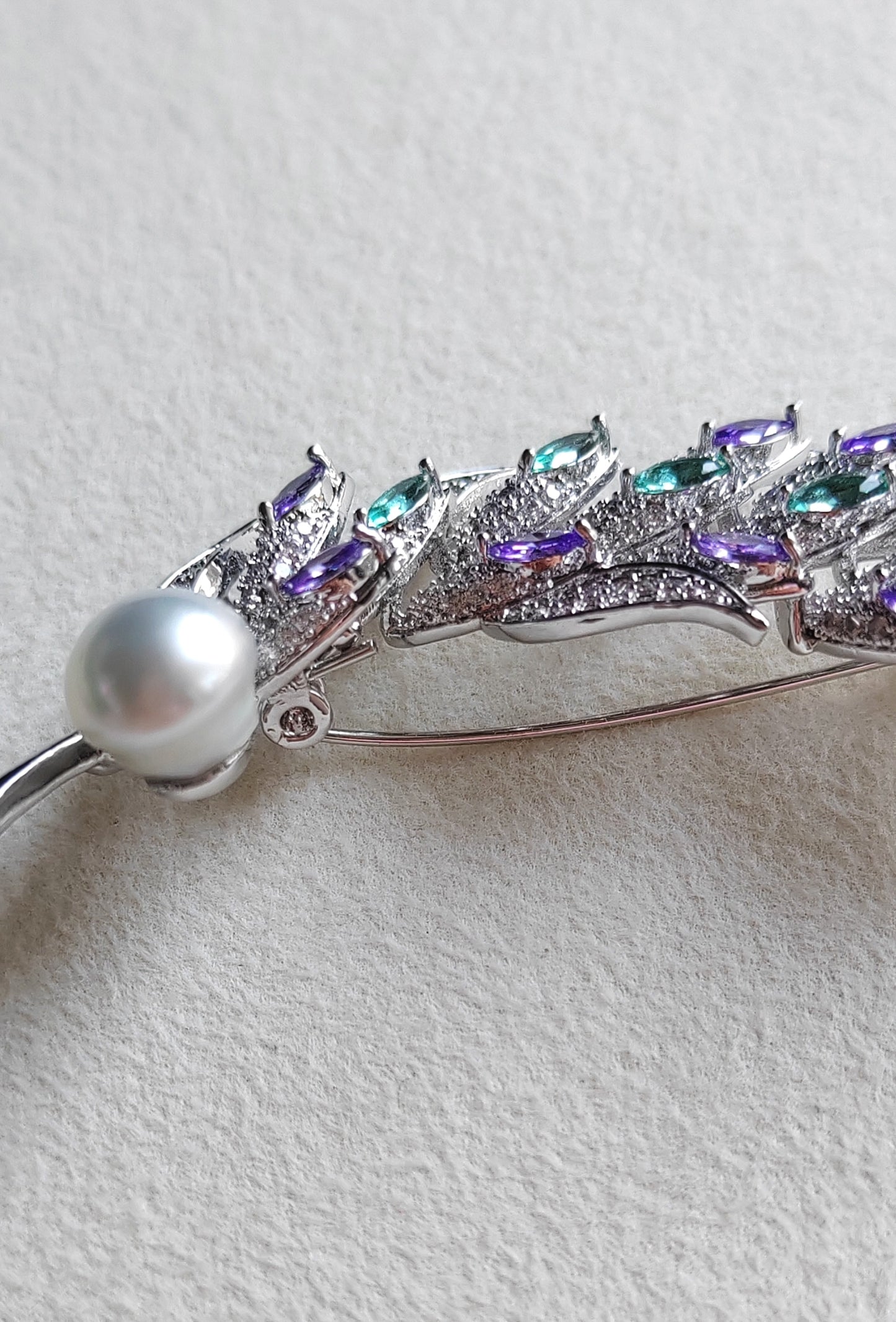 'Violetear' brooch genuine south sea white pearl 9.1mm