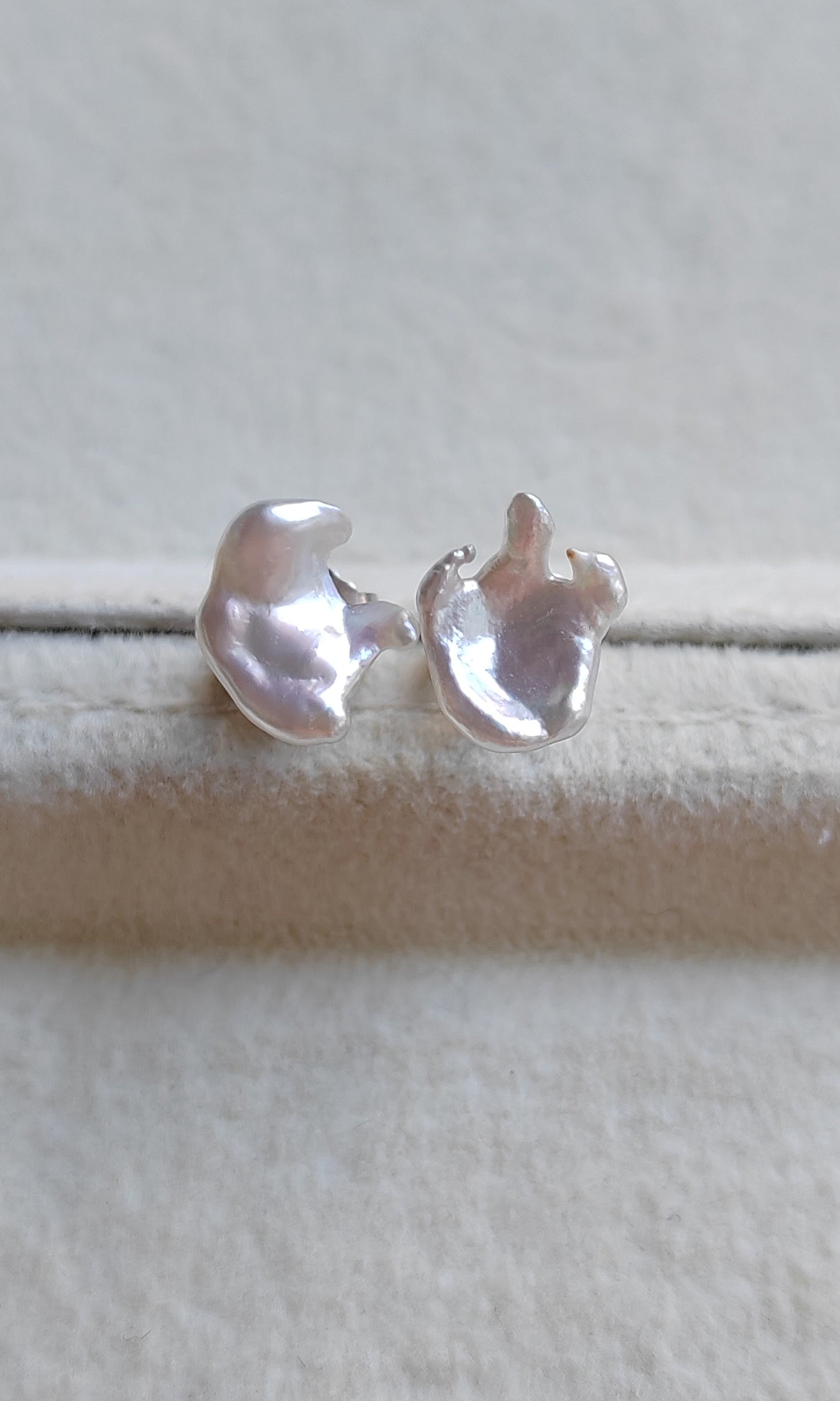 'Wild' earrings studs genuine white south sea Keshi pearls