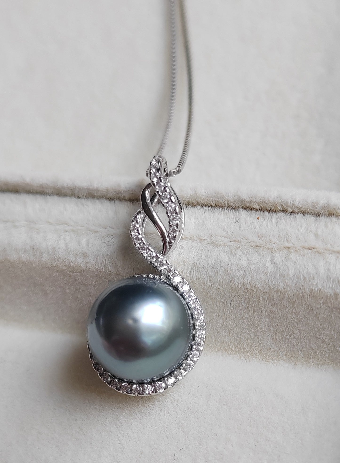 'Silver bird' necklace genuine tahitian south sea pearl 10mm