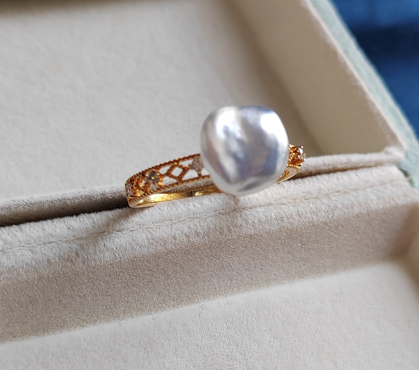 'Wild' Genuine Australian south sea Keshi pearl 18k gold Balletcore ring