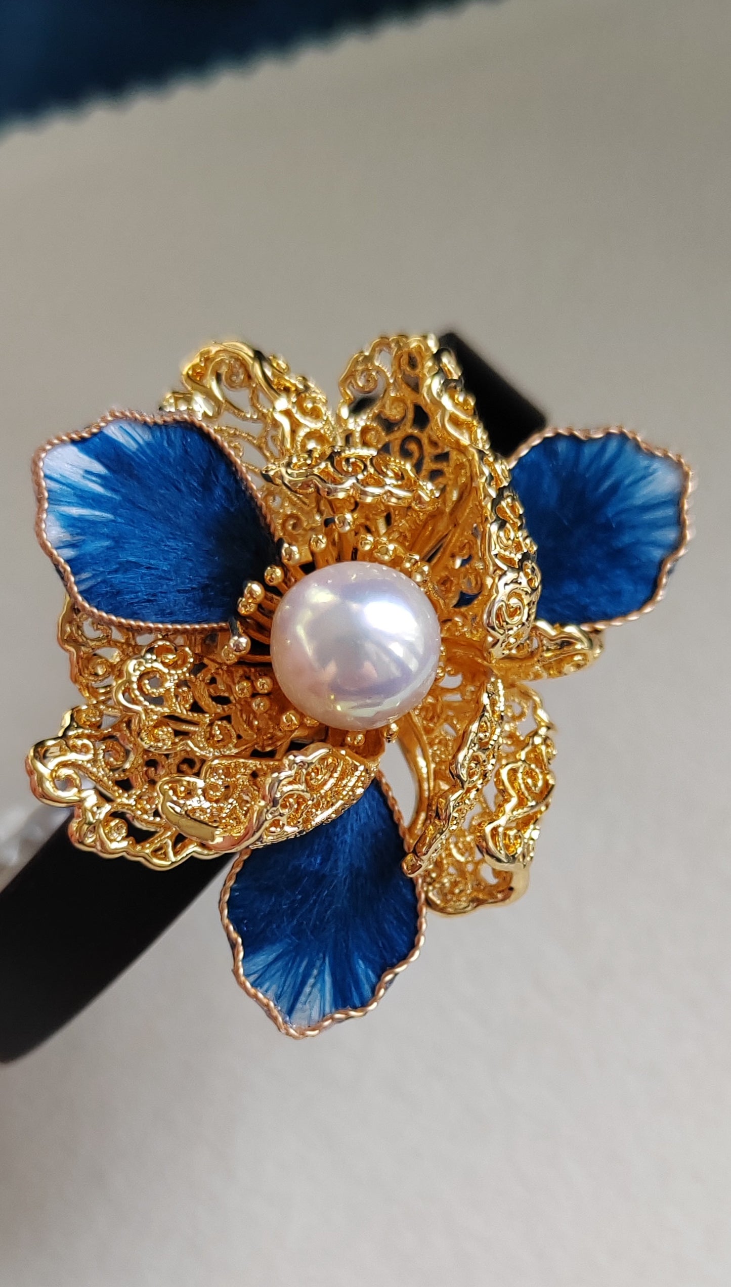 10.1mm Genuine freshwater pearl 'Peony' leather bracelet