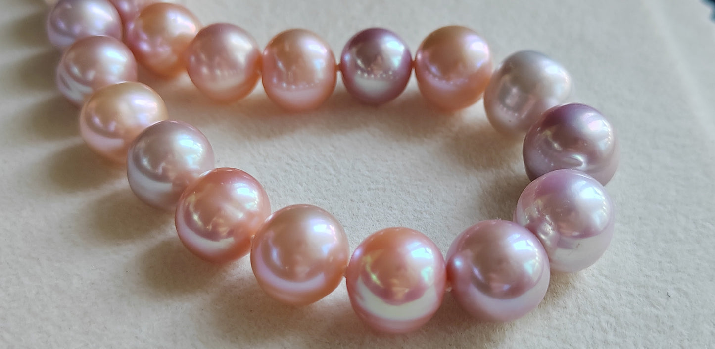 'Rainbow' necklace 10.8-13mm Genuine freshwater pearls