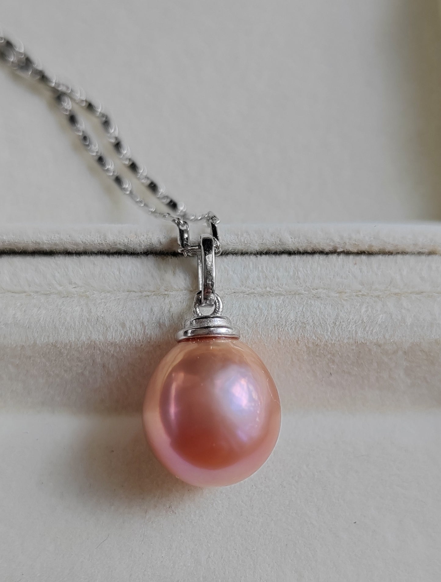 'Chocolate' pendant genuine freshwater pearl 11.7mm