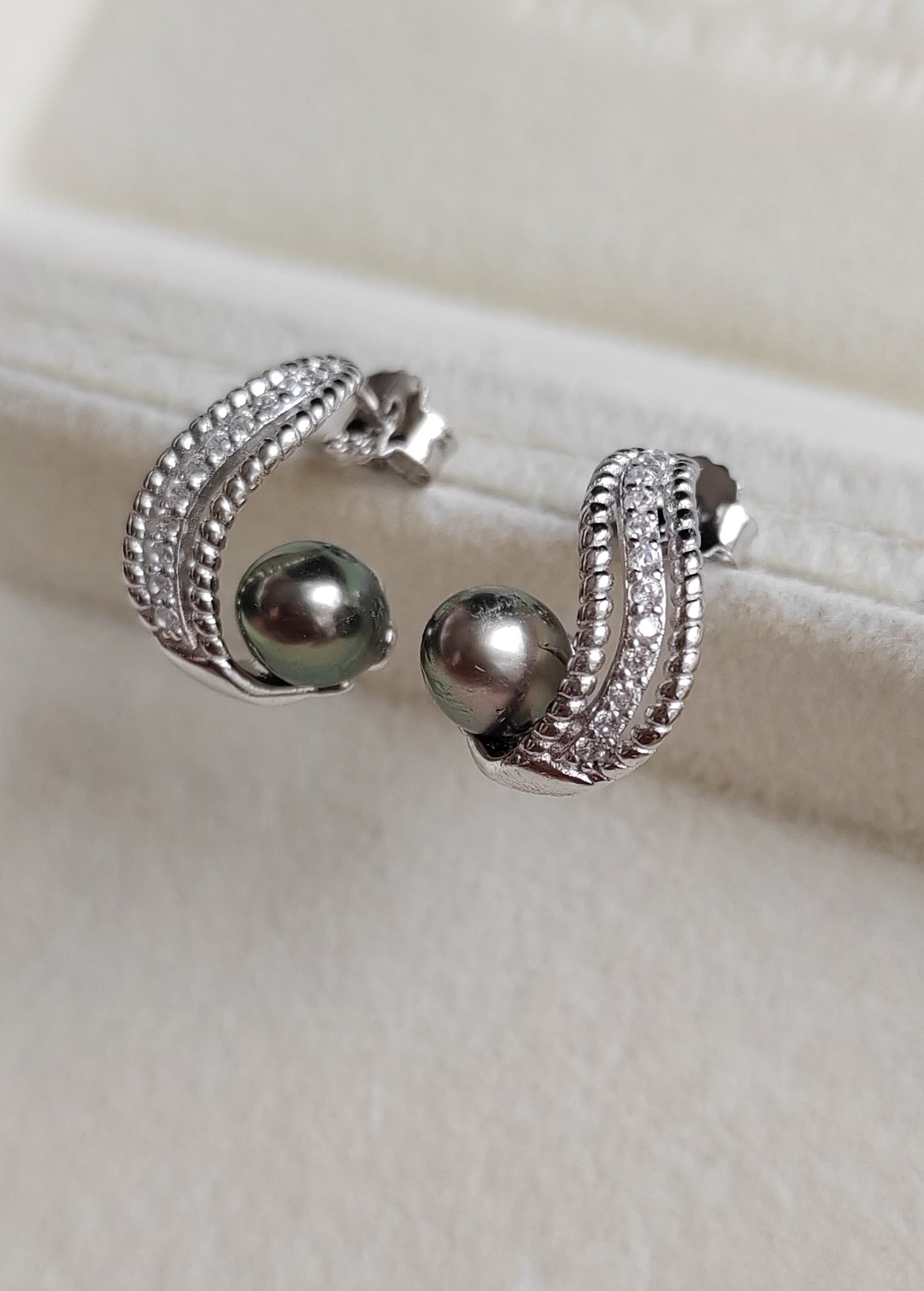 'Wild' earrings genuine Keshi tahitian south sea pearls