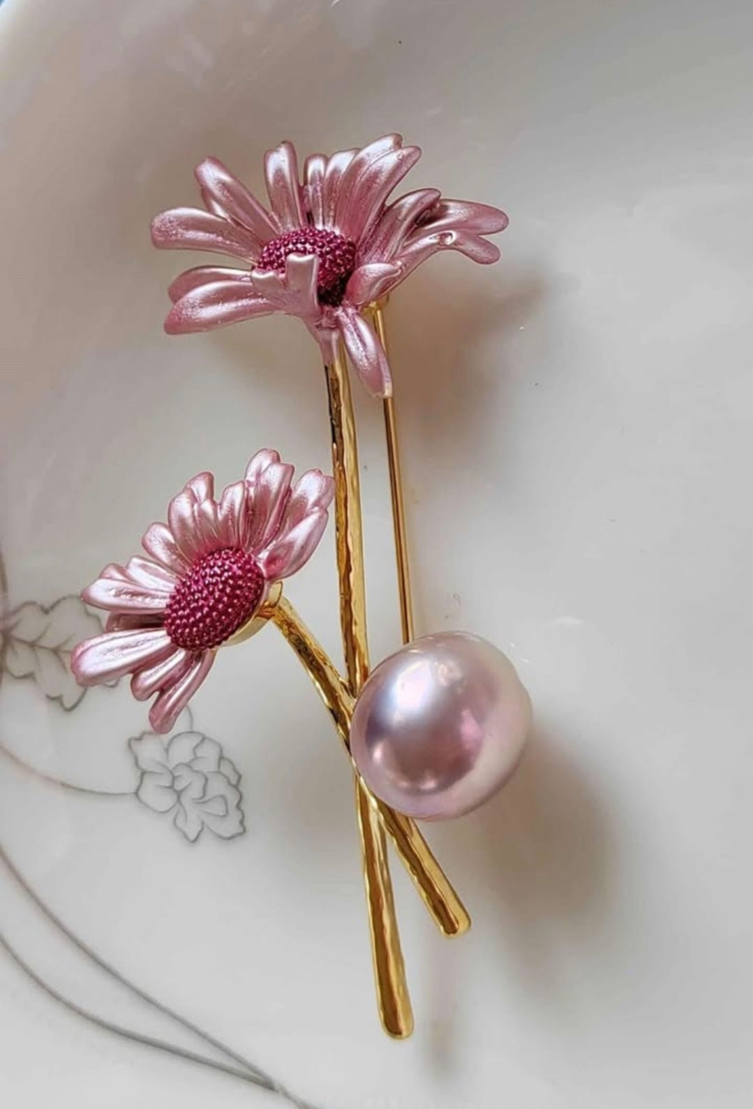 'Pink Lily' brooch genuine freshwater pearl 10.4x11.2mm