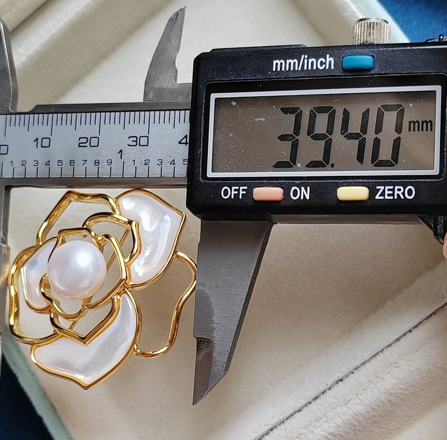 11.1mm genuine freshwater pearl Camellia brooch