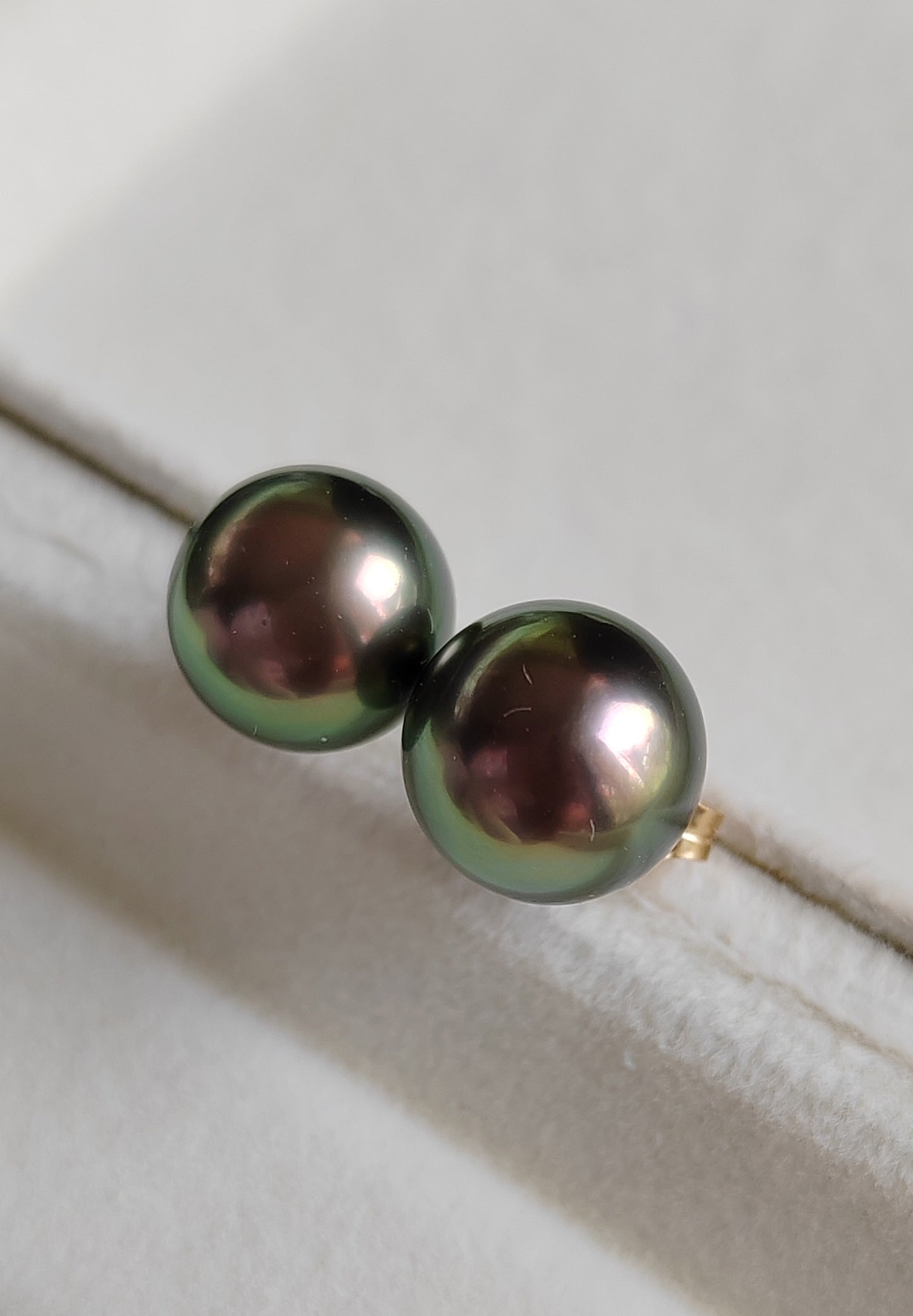 'Vivid Peacock' 14k gold every day earrings studs genuine tahitian south sea pearls 10.2mm