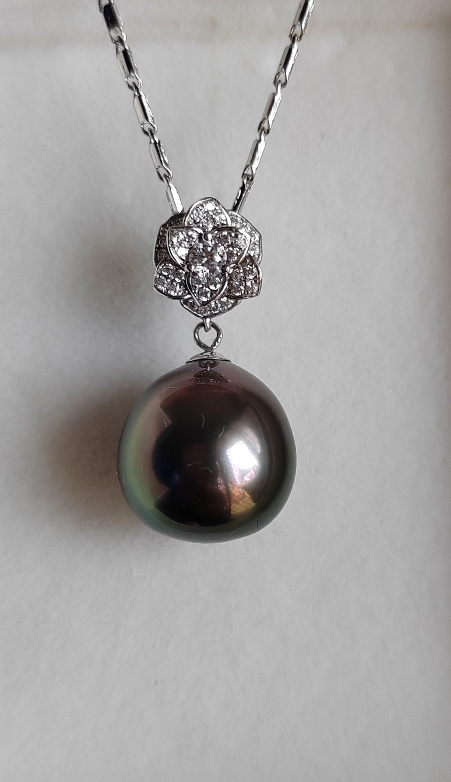 'White Camellia' 18k white gold pendant genuine Mangareva tahitian dea pearl 11.7x12.1mm