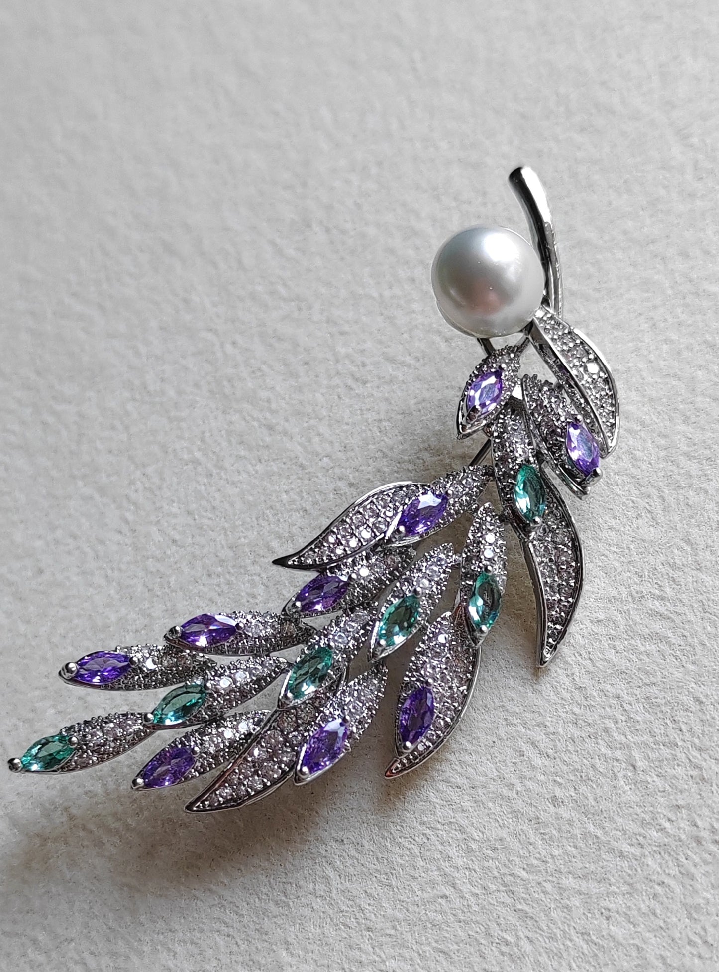 'Violetear' brooch genuine south sea white pearl 9.1mm