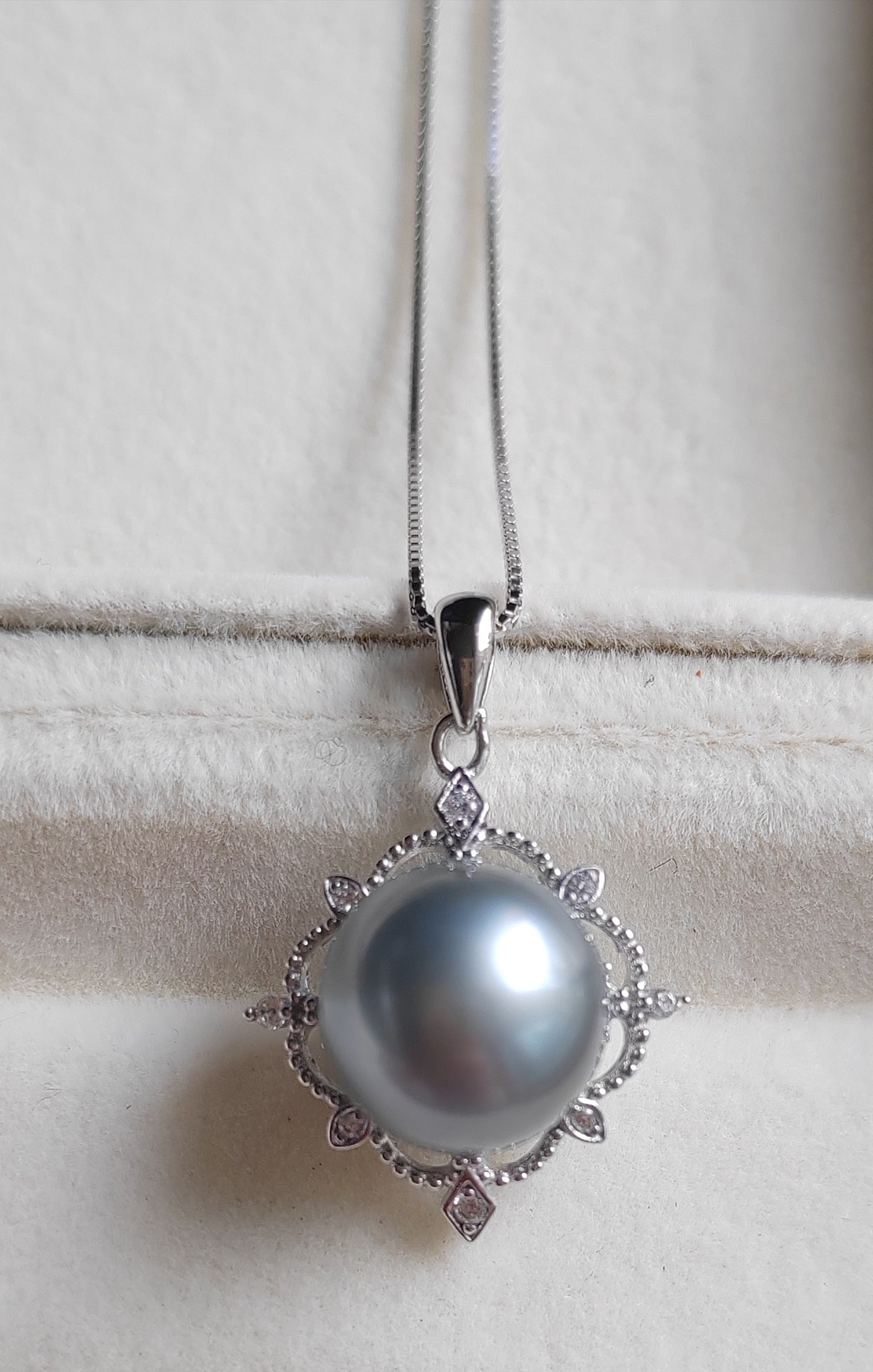 'Modern Rococo' necklace genuine tahitian south sea pearl 10.9mm