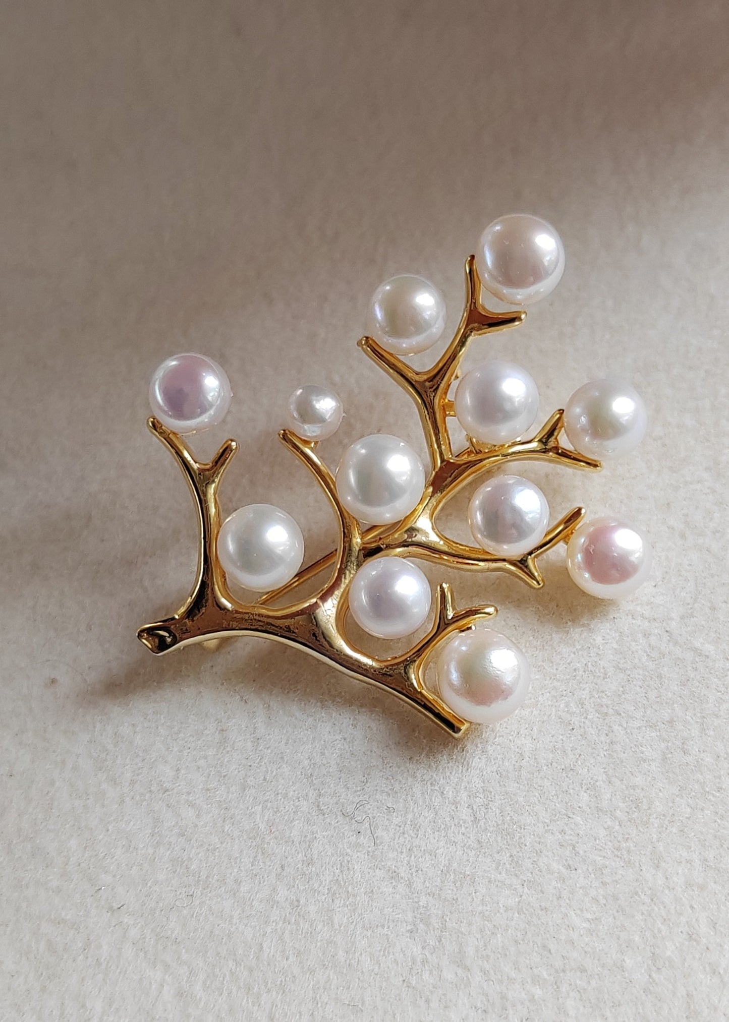 'Happy Tree' brooch genuine freshwater pearls