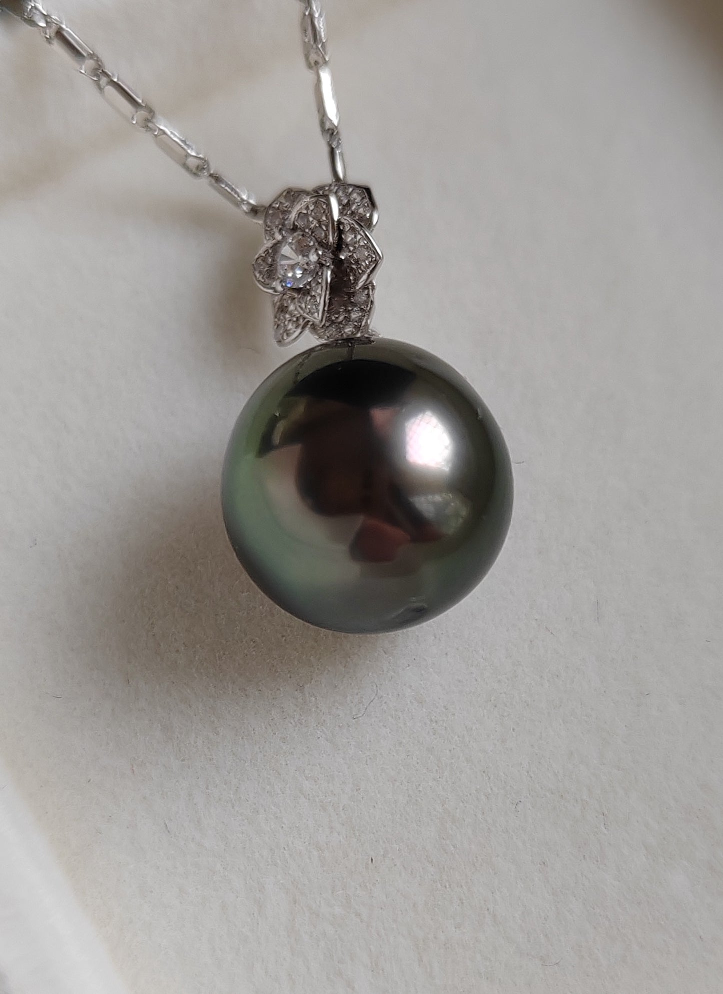 'White Camellia' 18k white gold pendant genuine Mangareva tahitian dea pearl 11.7x12.1mm
