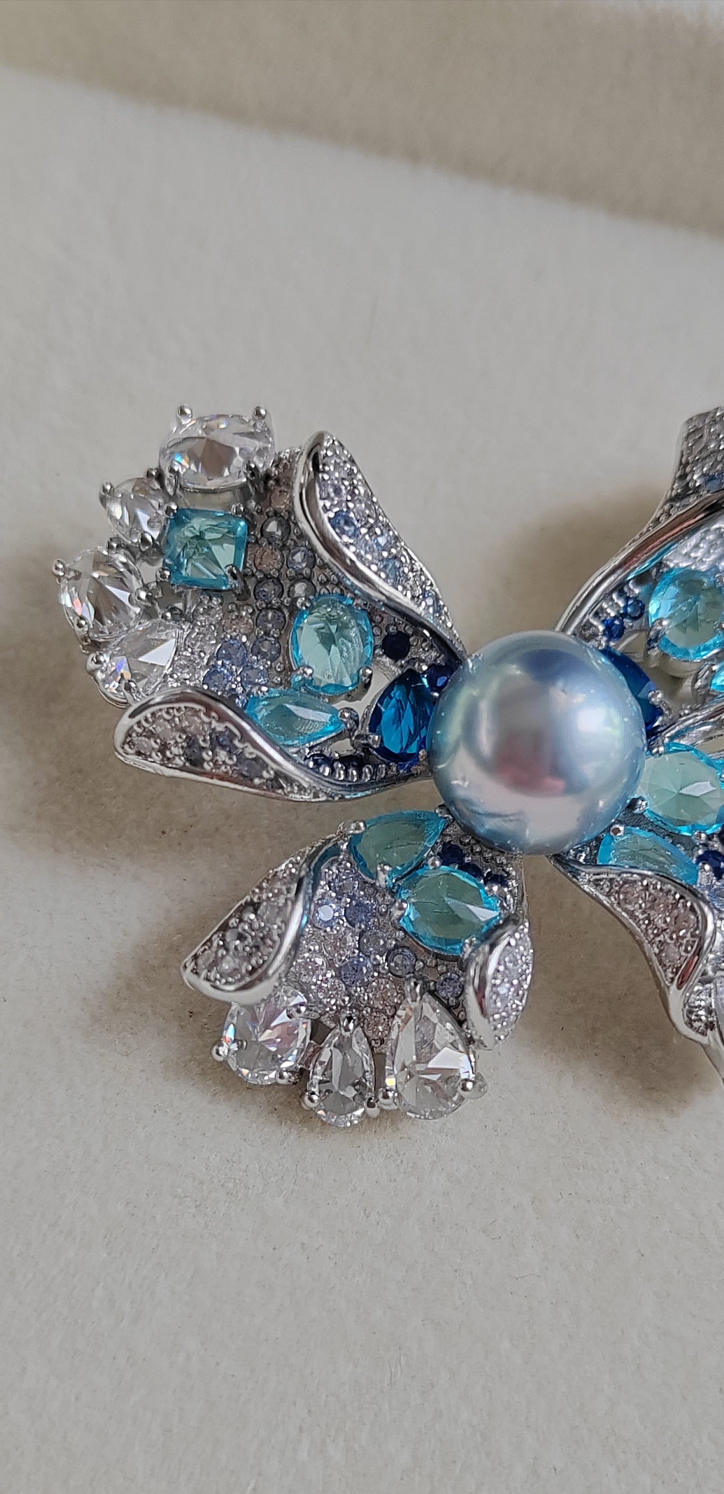 'Blue Butterfly' genuine tahitian sea pearl 10.6mm stunning brooch