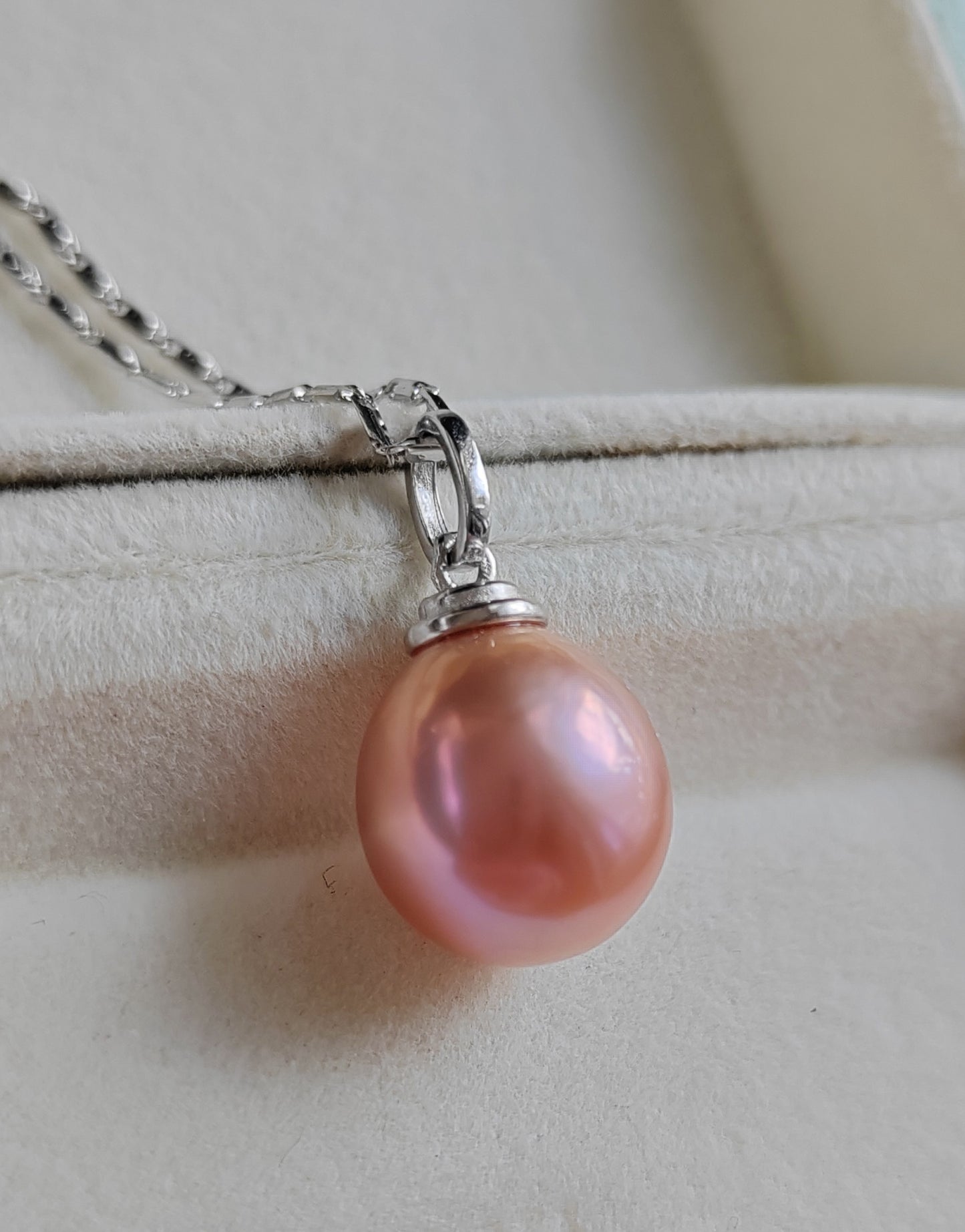 'Chocolate' pendant genuine freshwater pearl 11.7mm