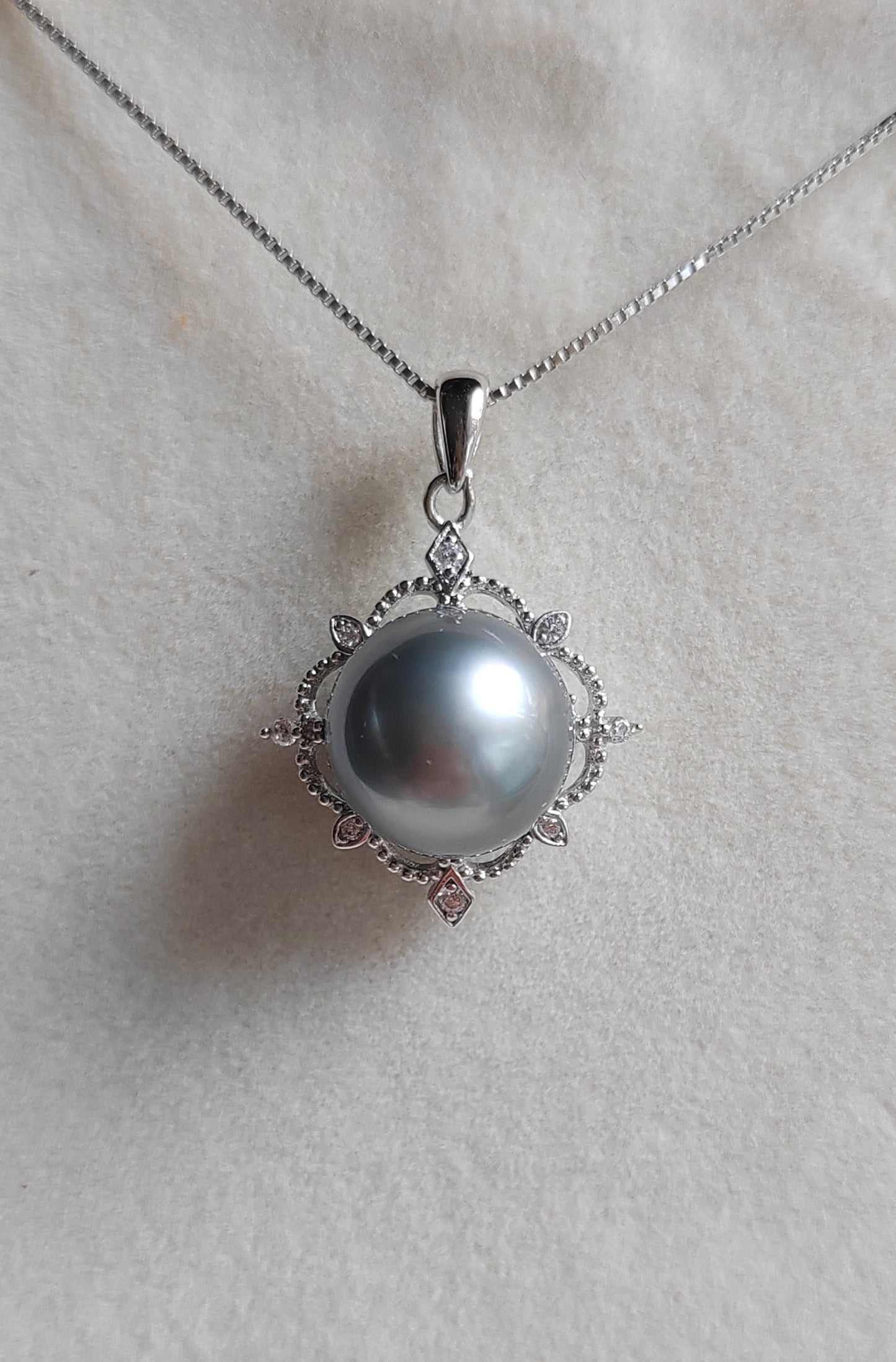 'Modern Rococo' necklace genuine tahitian south sea pearl 10.9mm