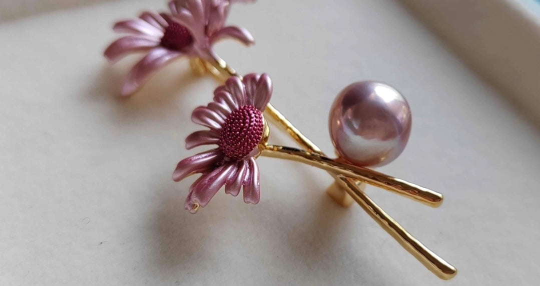 'Pink Lily' brooch genuine freshwater pearl 10.4x11.2mm