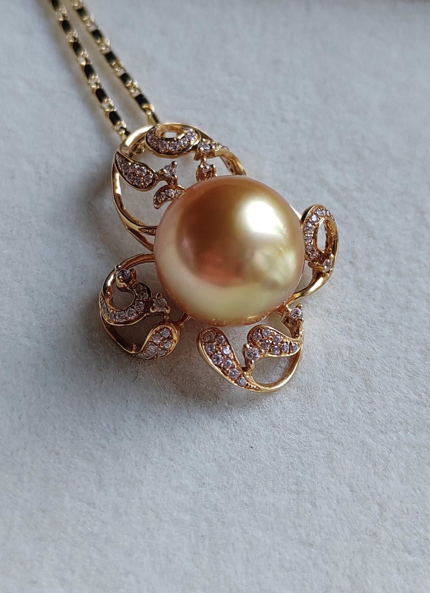 'Rococo' 14k gold pendant genuine golden south sea pearl 12.8mm Round