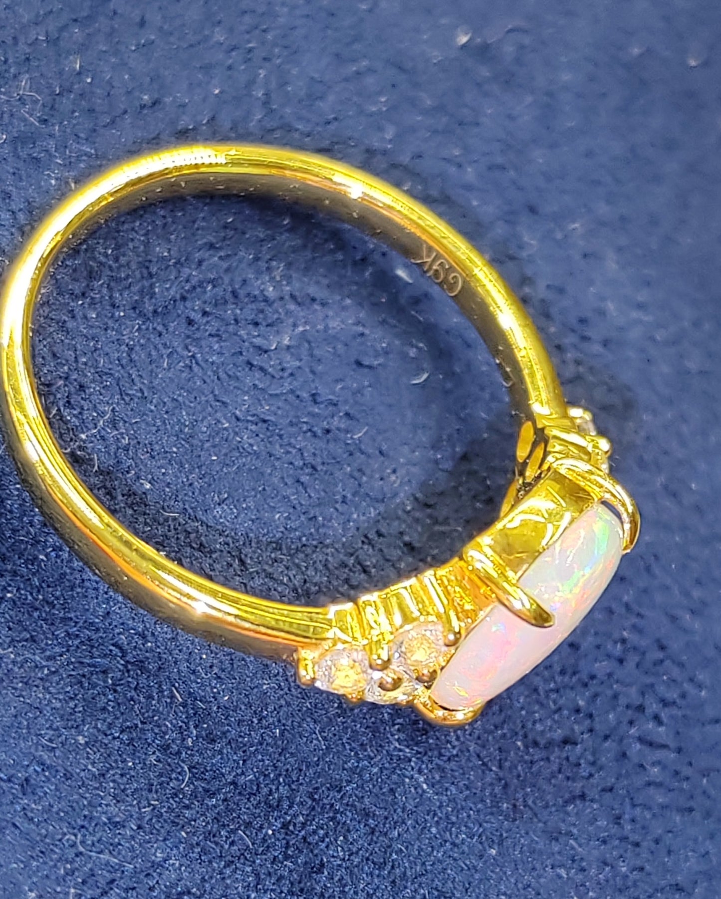 'Water Lily' 1.31ct Natural Solid Australian Crystal opal 9k gold ring