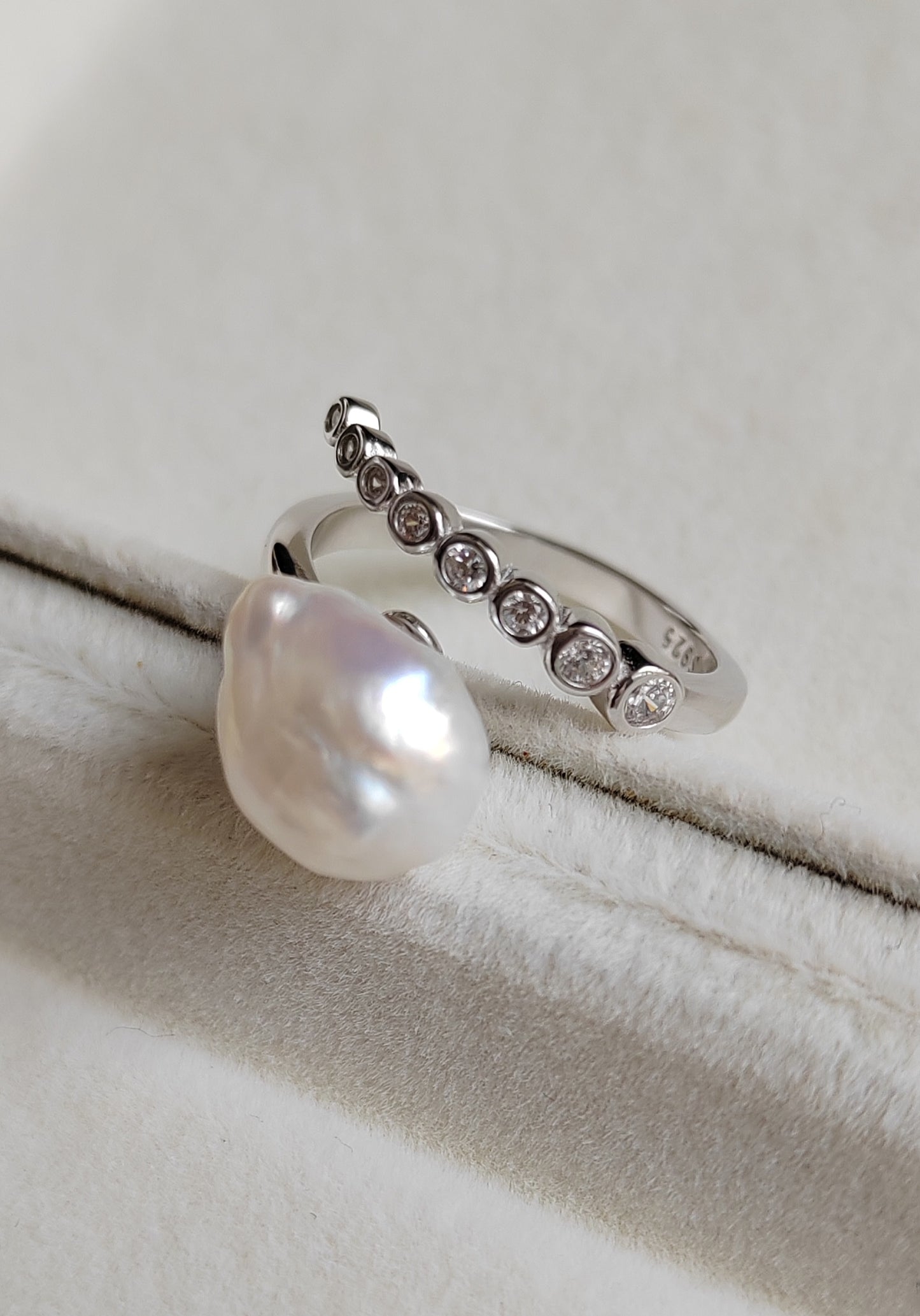'Wild Lily' Silver ring genuine Keshi south sea white pearl 6ct
