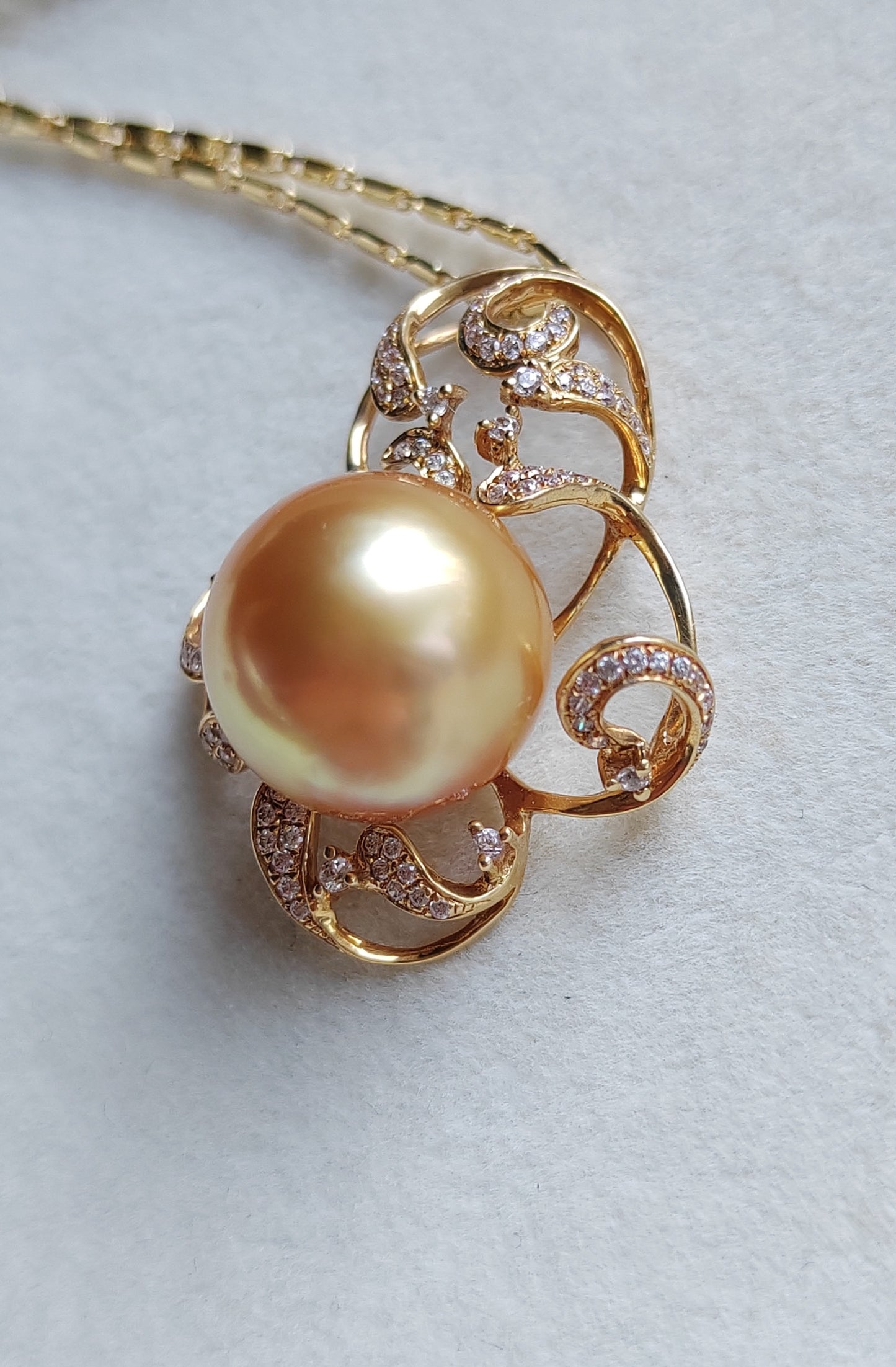 'Rococo' 14k gold pendant genuine golden south sea pearl 12.8mm Round