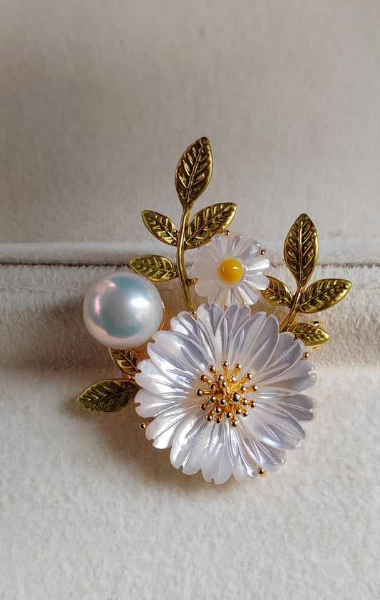 'Lily' brooch genuine freshwater pearl 10.1mm with mother of pearl