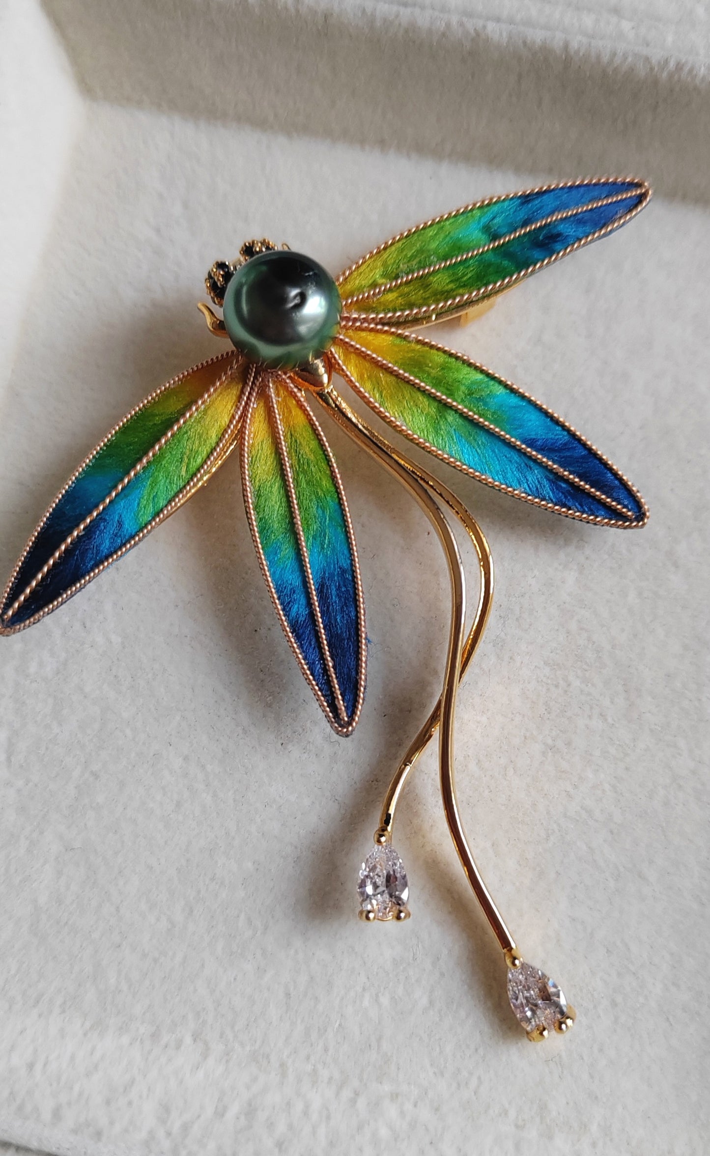 'Dragonfly' Genuine Tahitian sea pearl 9.3mm brooch