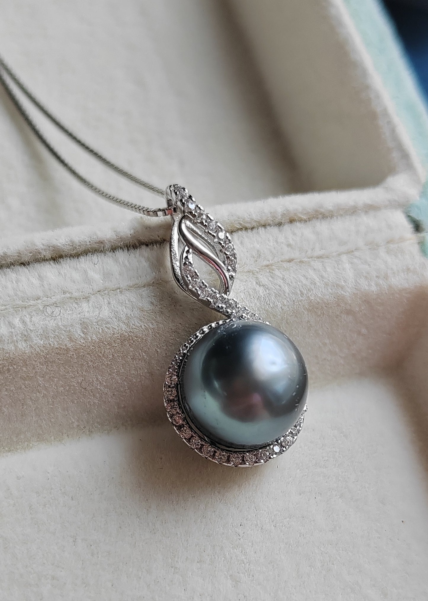'Silver bird' necklace genuine tahitian south sea pearl 10mm