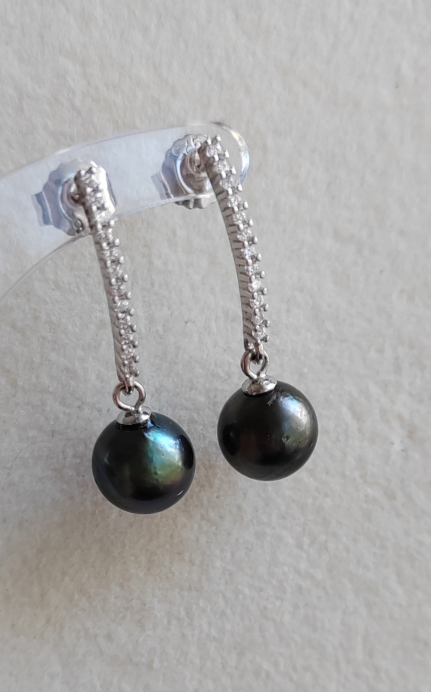 Classic Dangling earrings Genuine tahitian south sea pearl 8.8mm Round
