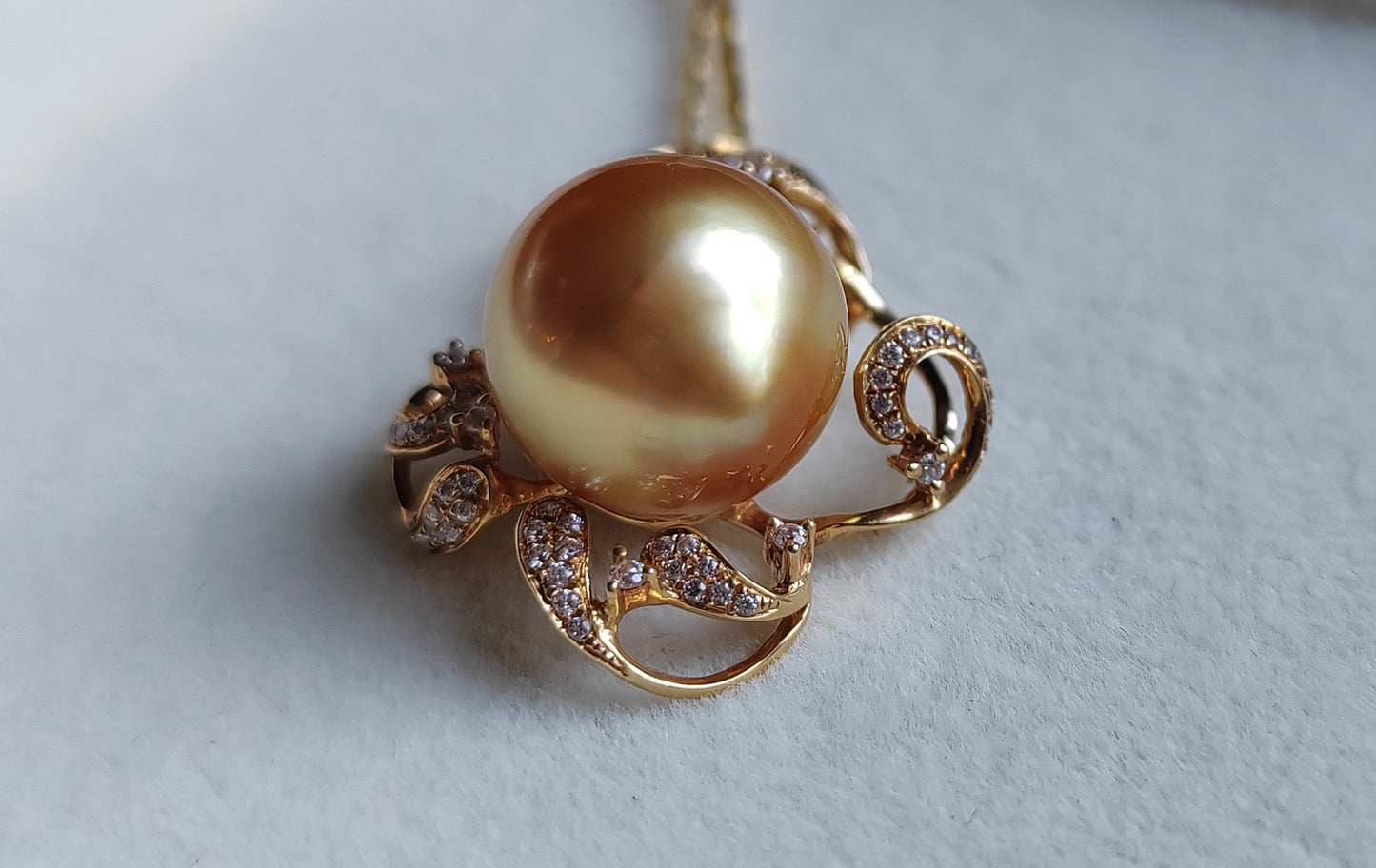 'Rococo' 14k gold pendant genuine golden south sea pearl 12.8mm Round