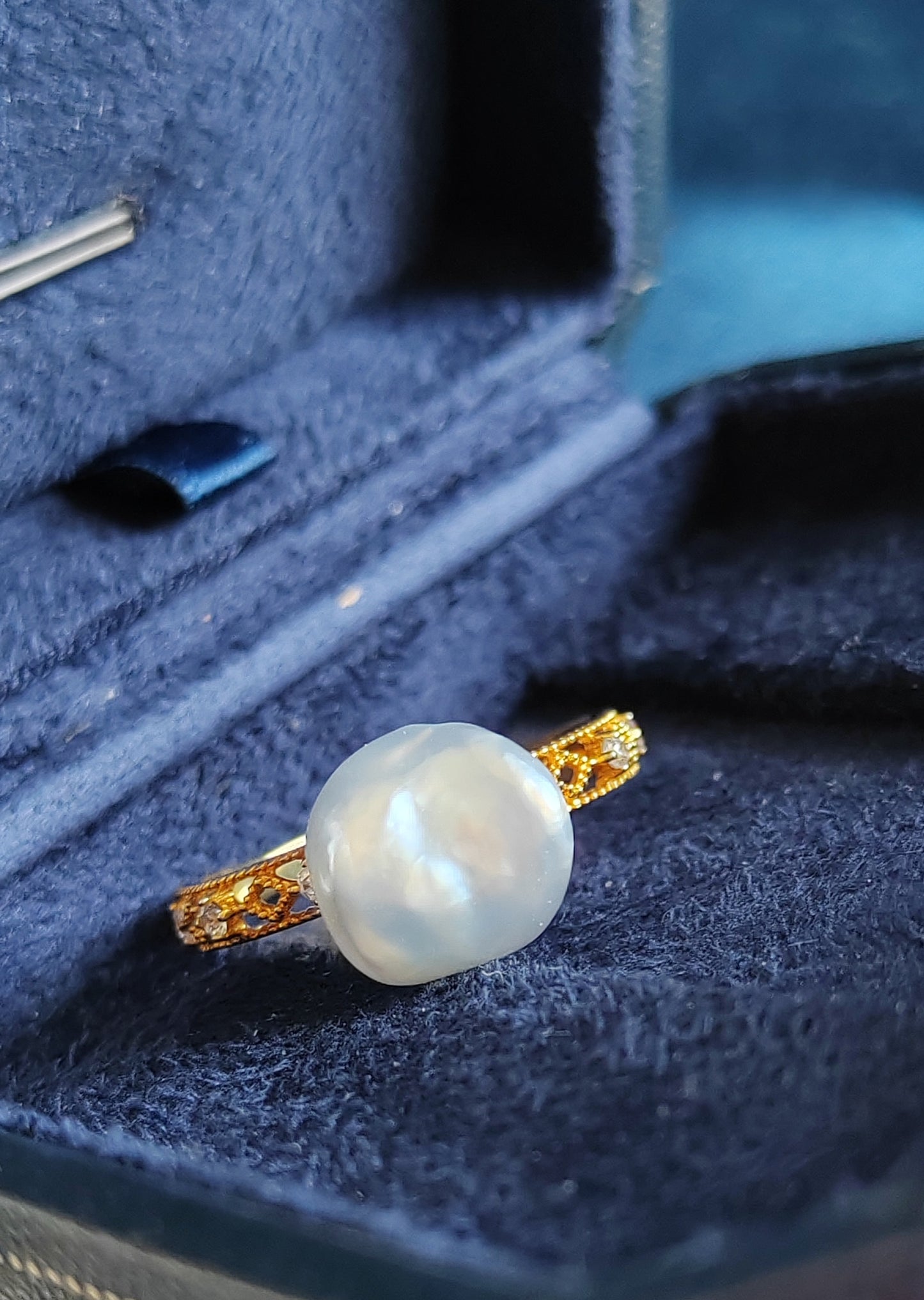 'Wild' Genuine Australian south sea Keshi pearl 18k gold Balletcore ring