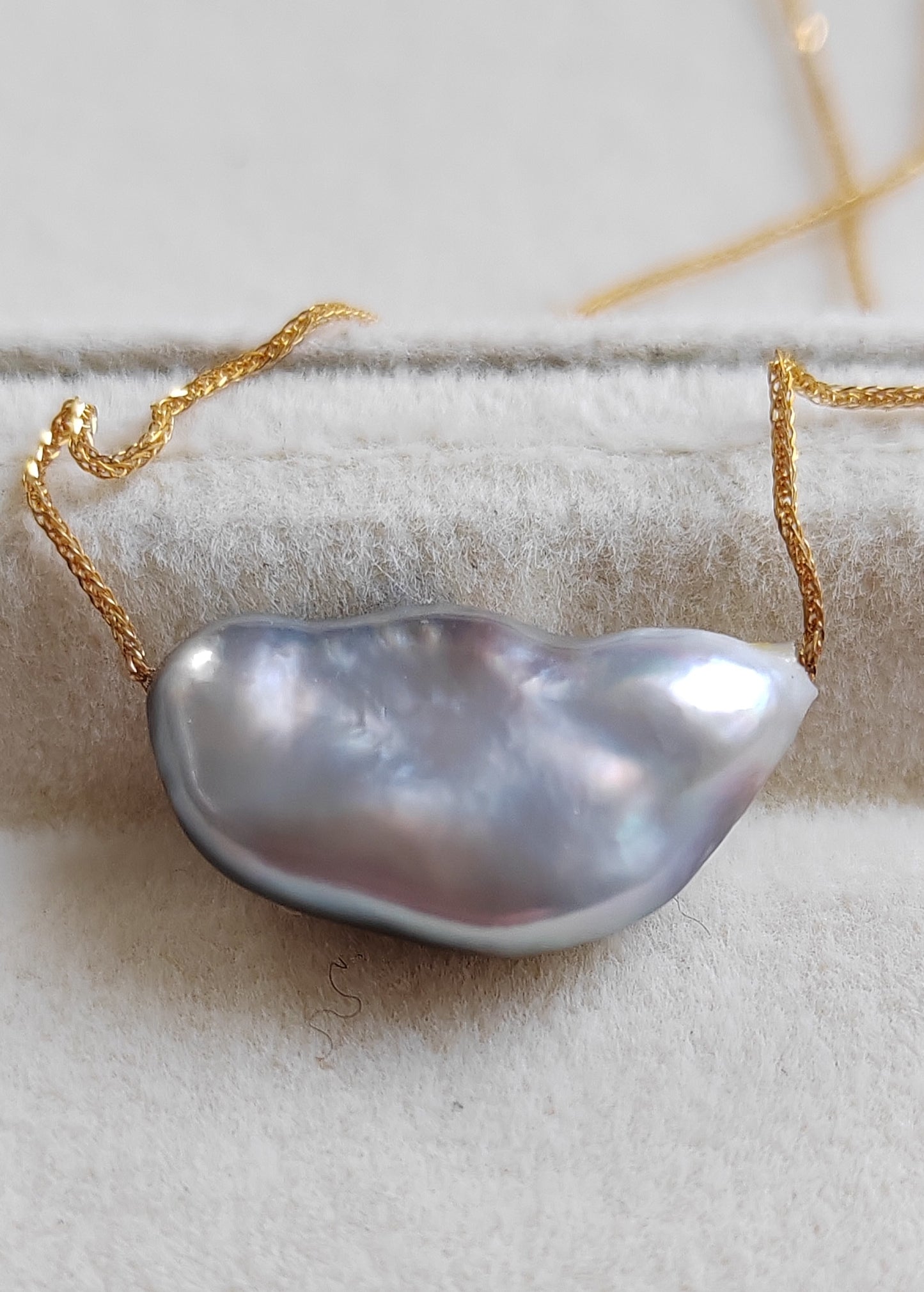 'Nuvole' 18k gold necklace genuine Keshi tahitian south sea pearl timeless elegance