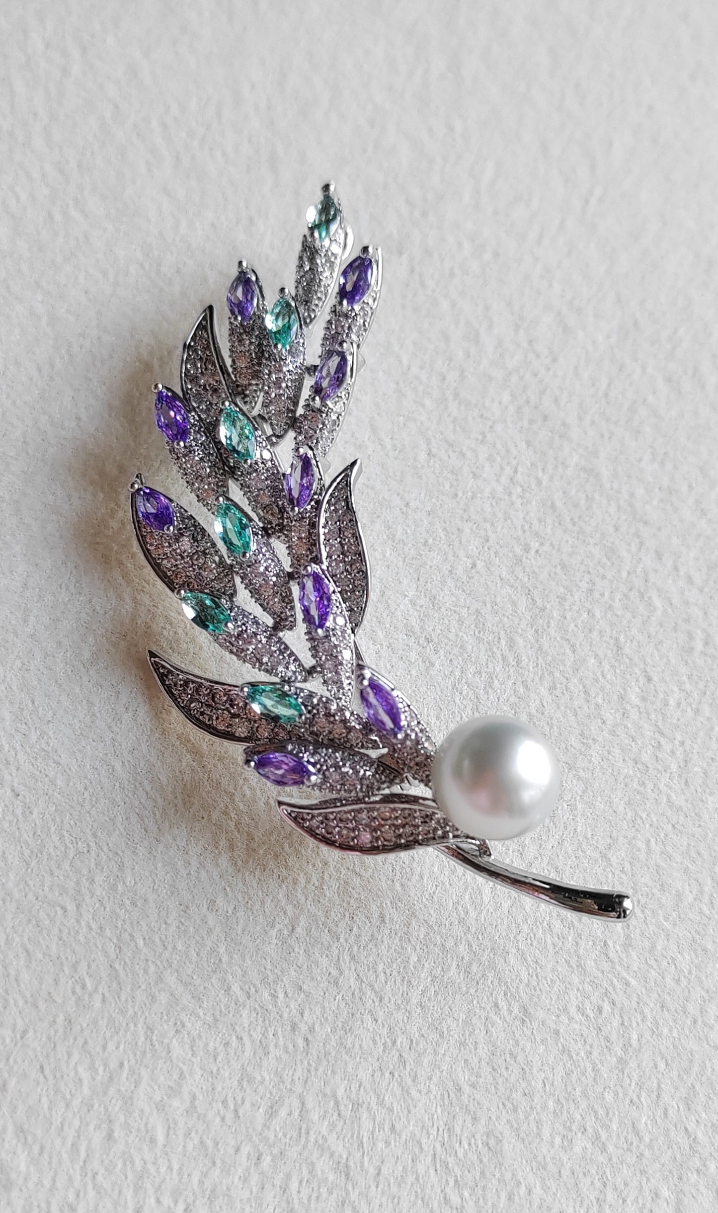 'Violetear' brooch genuine south sea white pearl 9.1mm