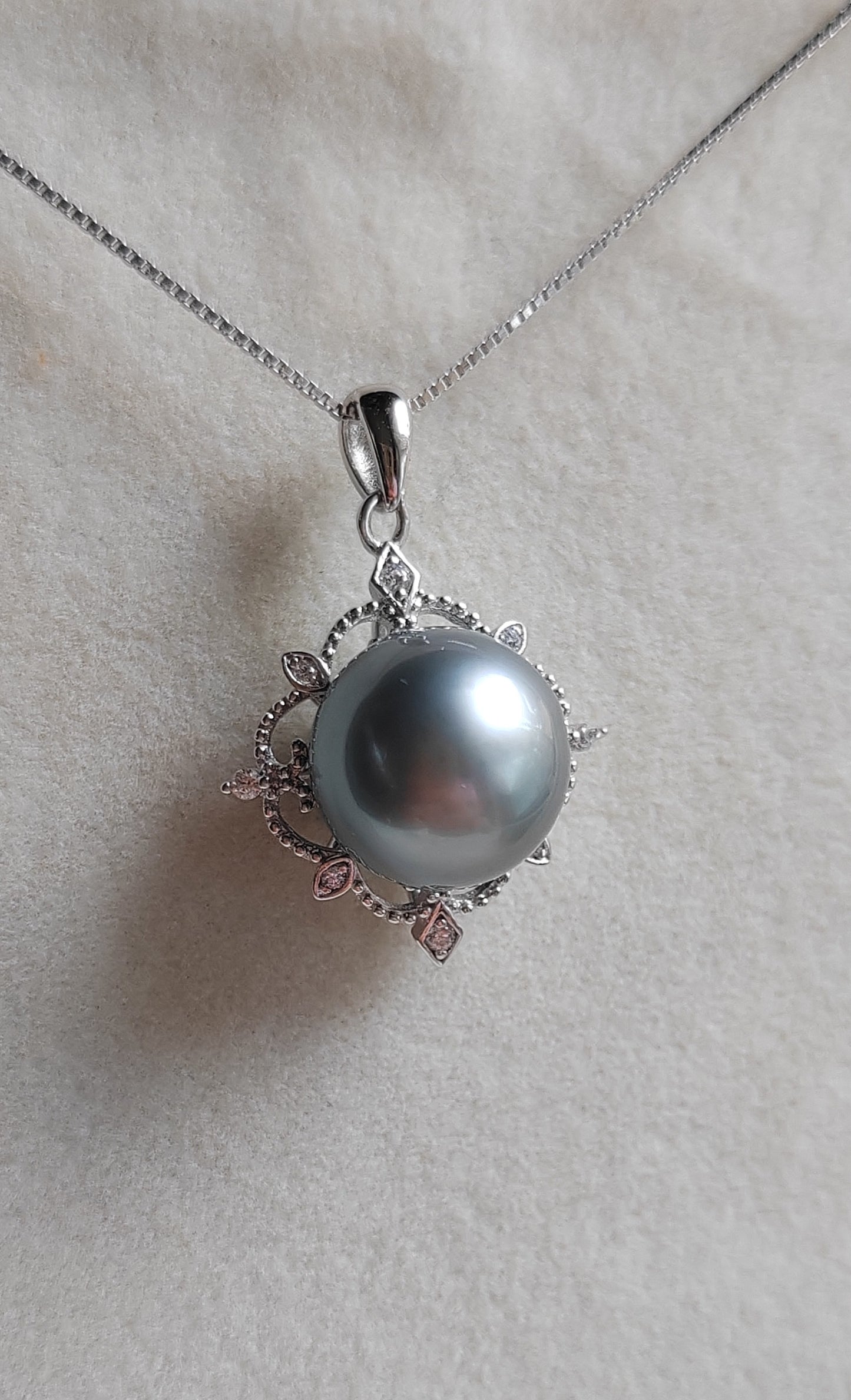 'Modern Rococo' necklace genuine tahitian south sea pearl 10.9mm